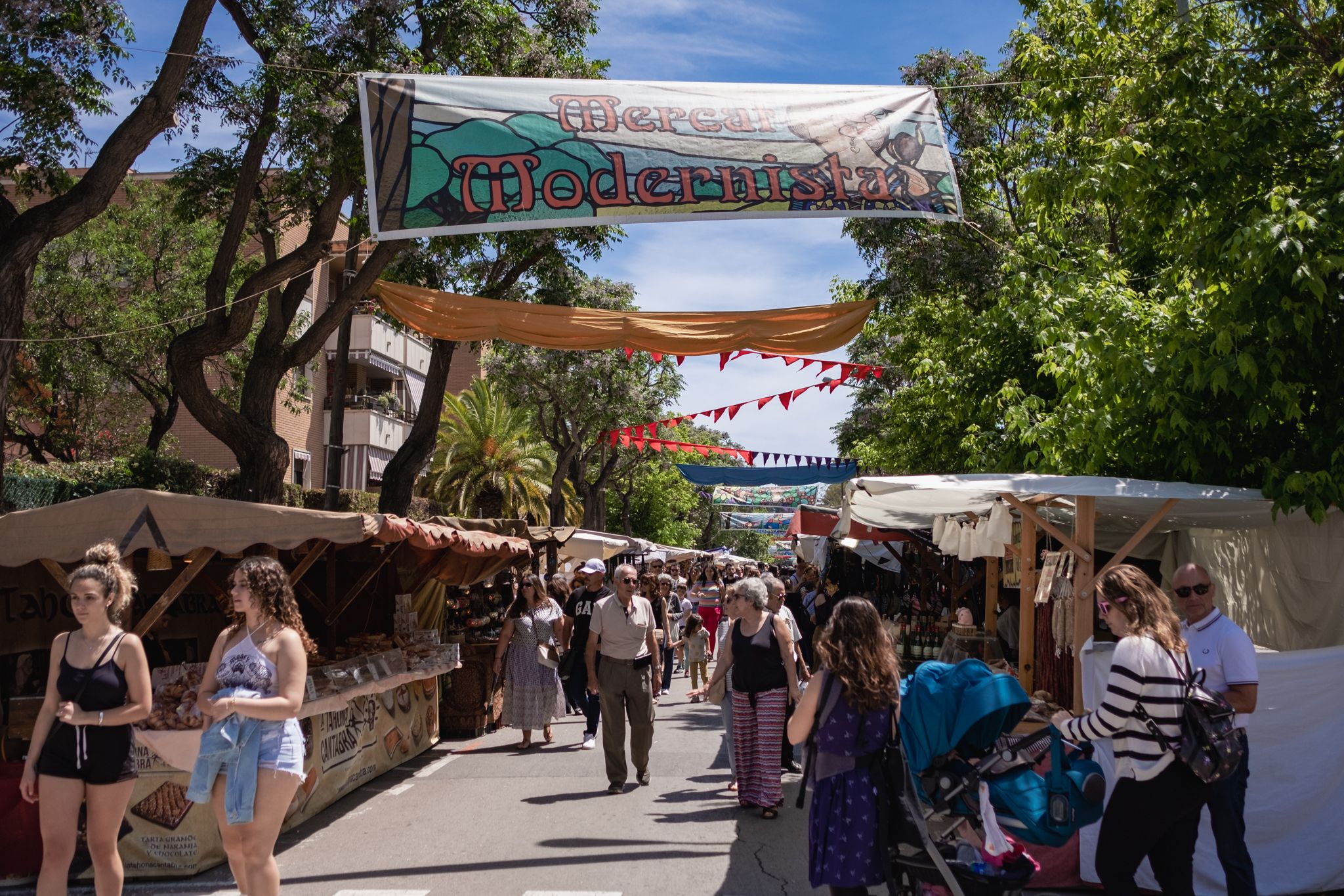 Mercat Modernista a la Festa Major del Roser de Maig 2023. FOTO: Ale Gómez