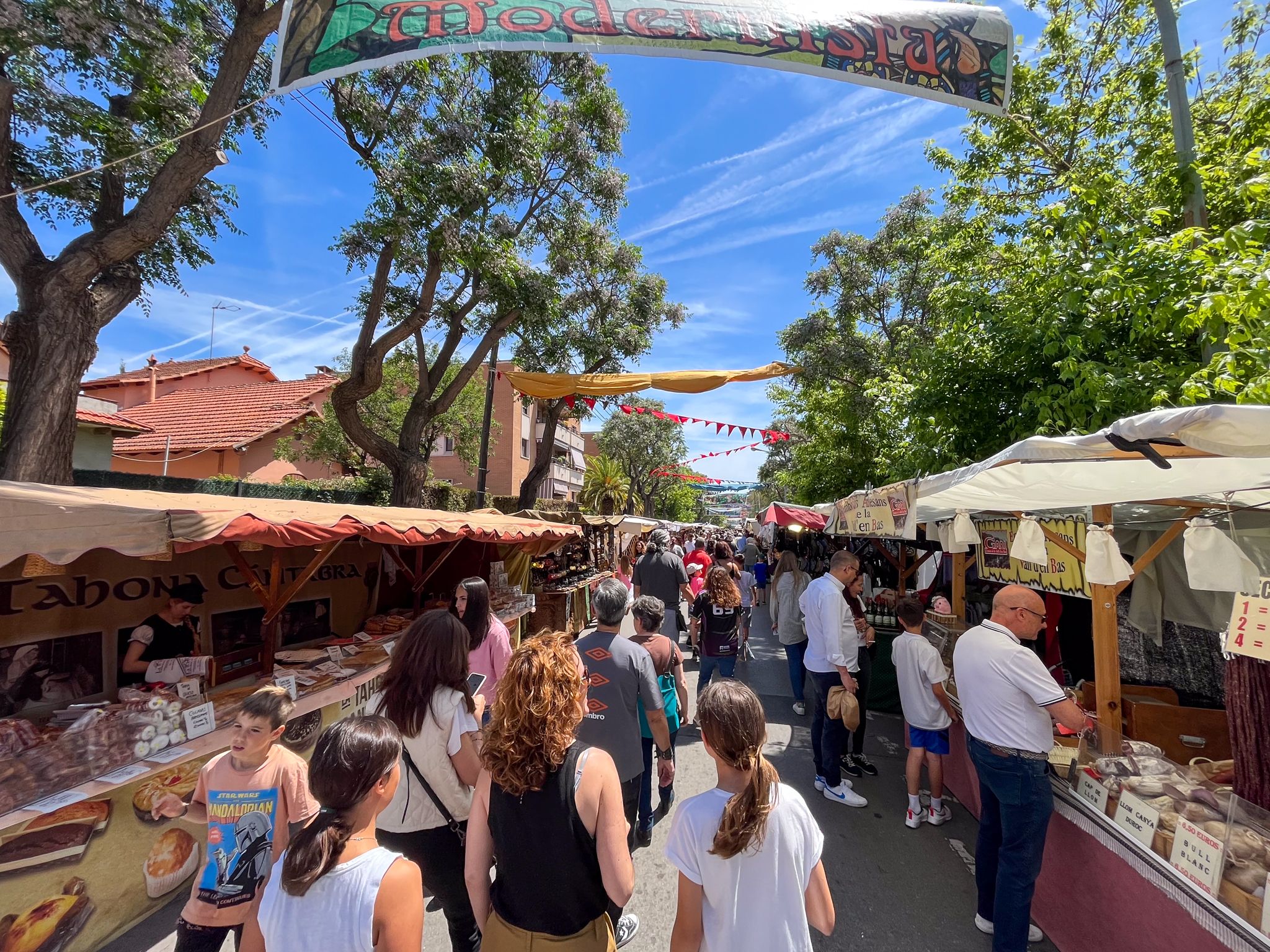 Mercat Modernista a la Festa Major del Roser de Maig 2023. FOTO: Ale Gómez 2042