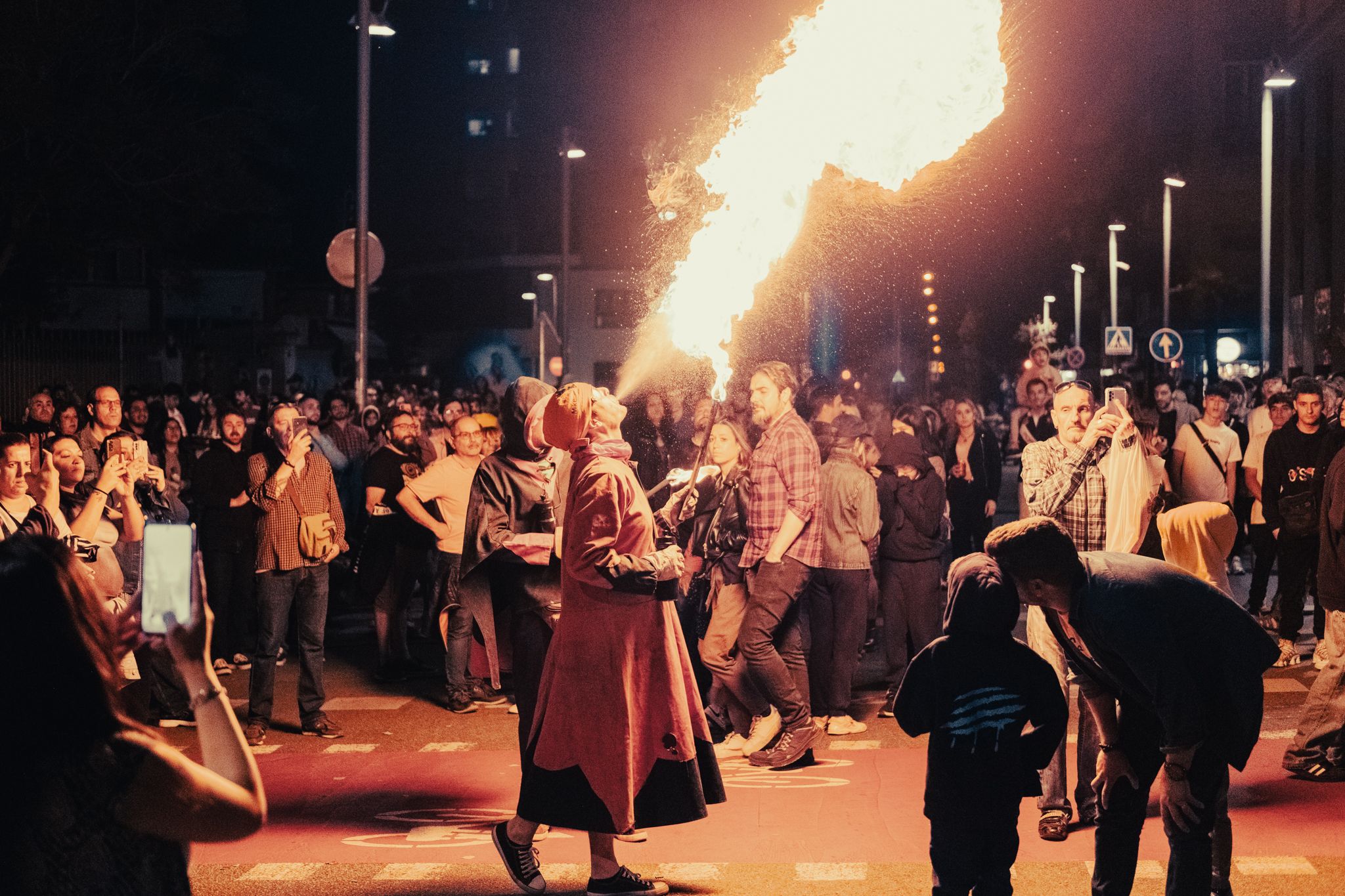 Correfoc dels Joves Diables a la Festa Major del Roser de Maig. FOTO: Ale Gómez