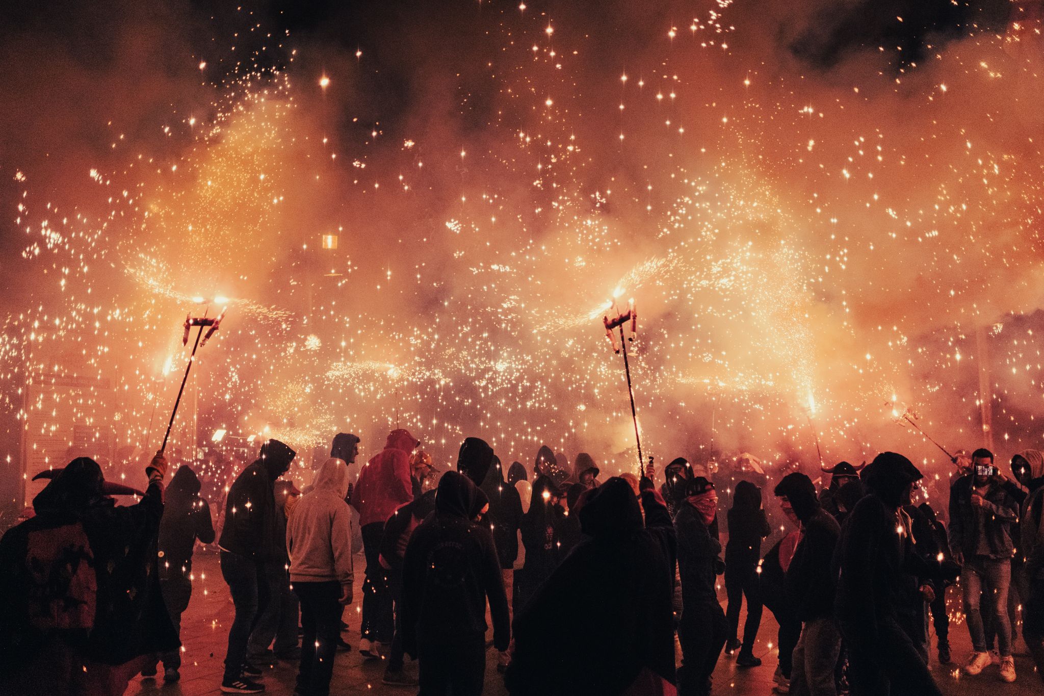 Correfoc dels Joves Diables a la Festa Major del Roser de Maig. FOTO: Ale Gómez Correfoc dels Joves Diables a la Festa Major del Roser de Maig. FOTO: Ale Gómez