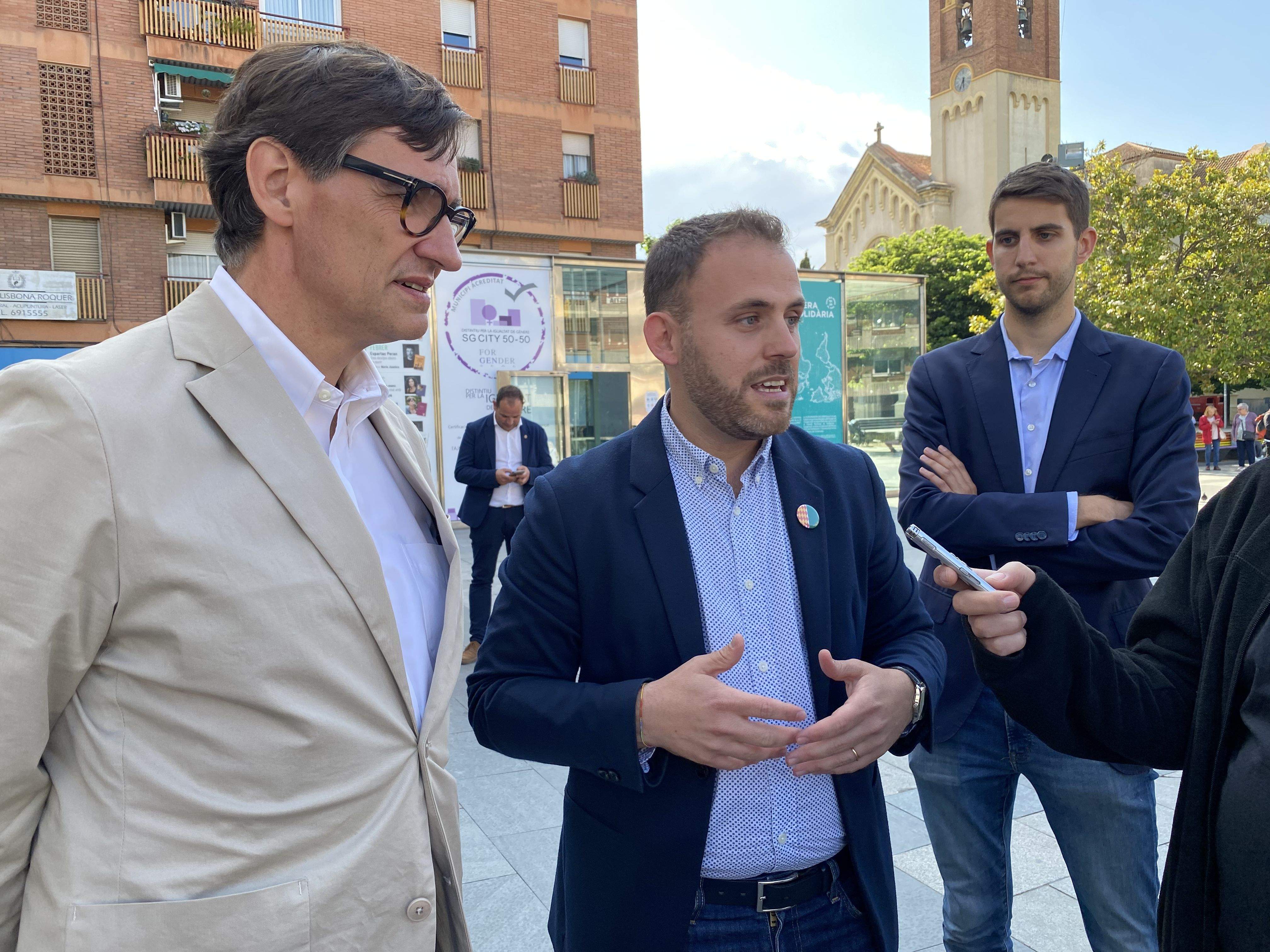 Salvador Illa i Carlos Cordón atenen els mitjans en la visita del primer secretari del PSC a Cerdanyola. FOTO: Mónica GM