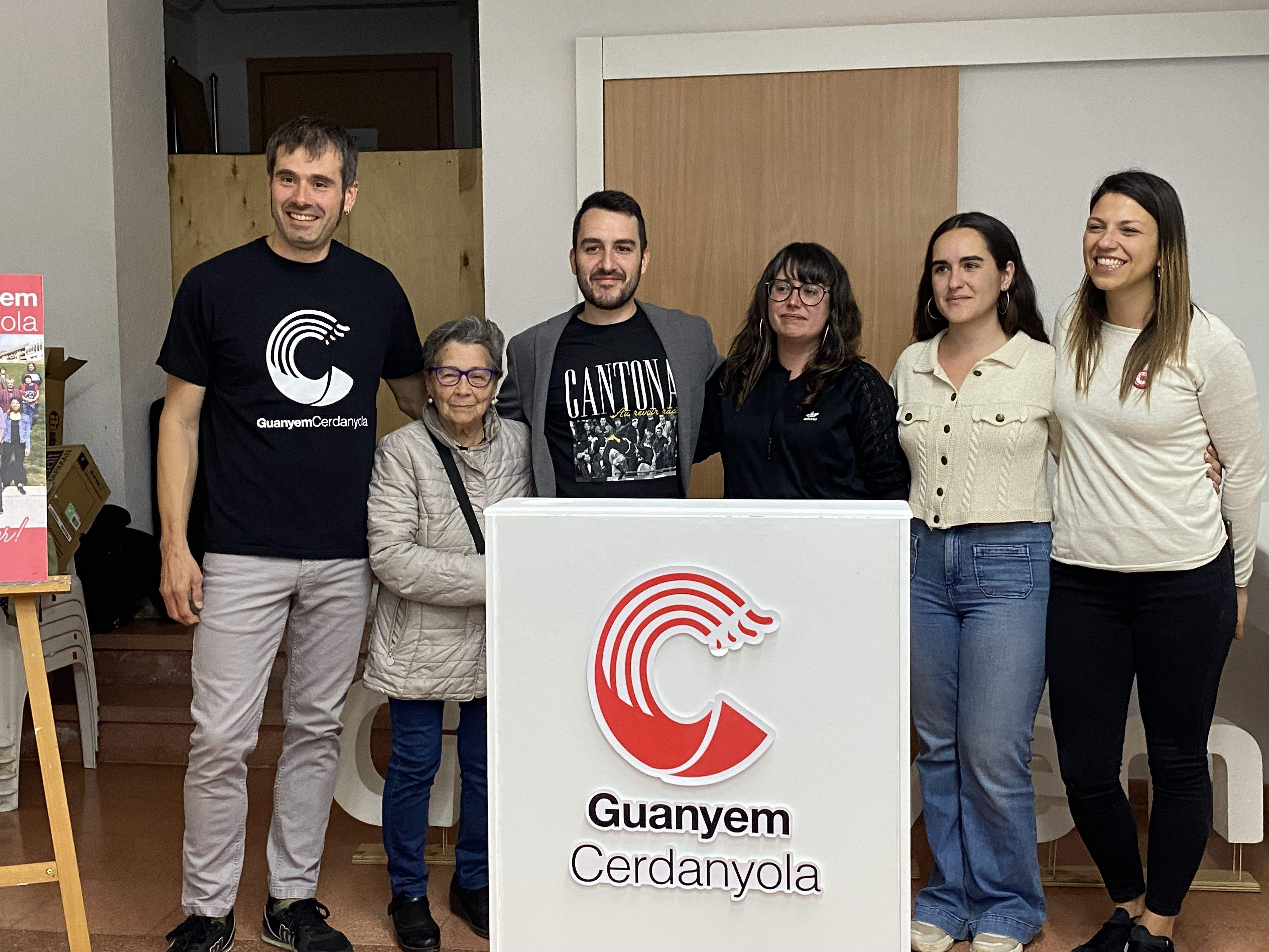 Carles Escolà, Dolores Sánchez, Ivan González, Laure Vega, Mar Ampurdanès i Cristina Gallardo a l'acte de Guanyem. FOTO: Mónica GM