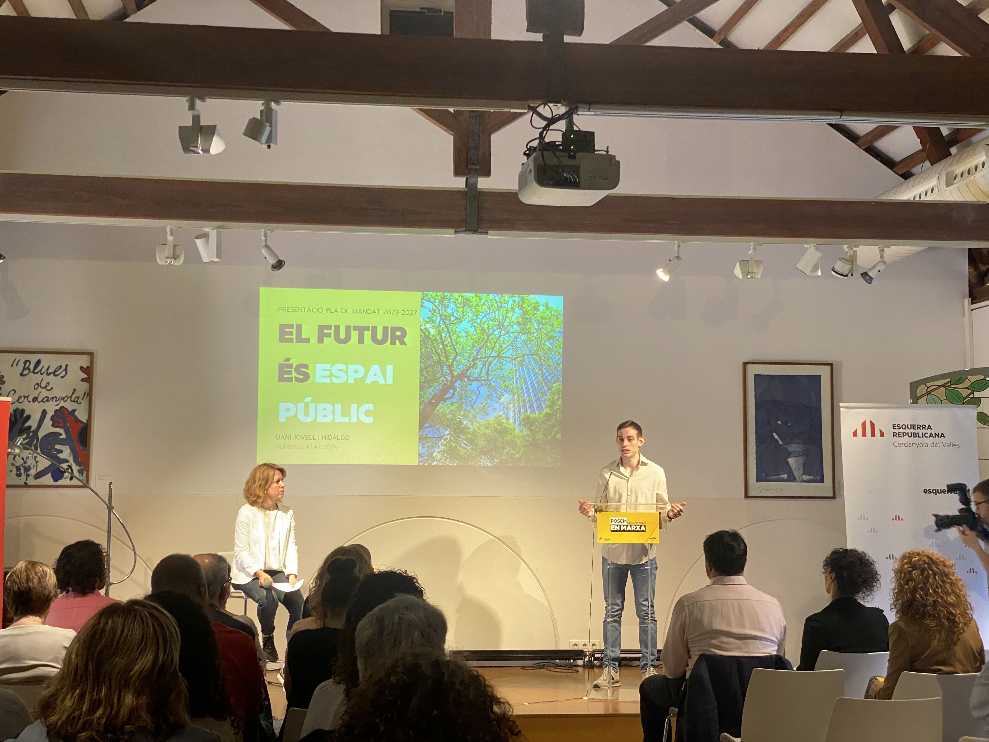 Daniel Jovell explica les propostes d'ERC en l'àmbit d'espai públic. FOTO: Mónica GM Daniel Jovell explica les propostes d'ERC en l'àmbit d'espai públic. FOTO: Mónica GM