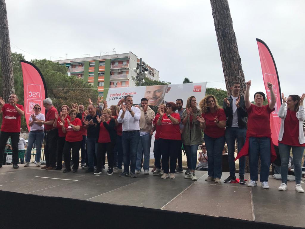 El PSC ha celebrat un any més la 'Festa de la rosa' a Cerdanyola. FOTO: Guillem Barrera