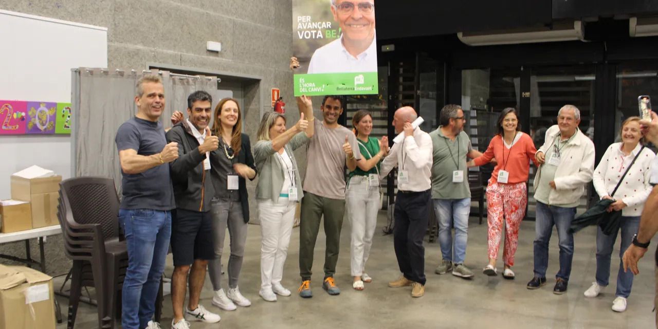 Bellaterra Endavant celebra la victòria de Josep Maria Riba. FOTO: Bellaterra Diari 