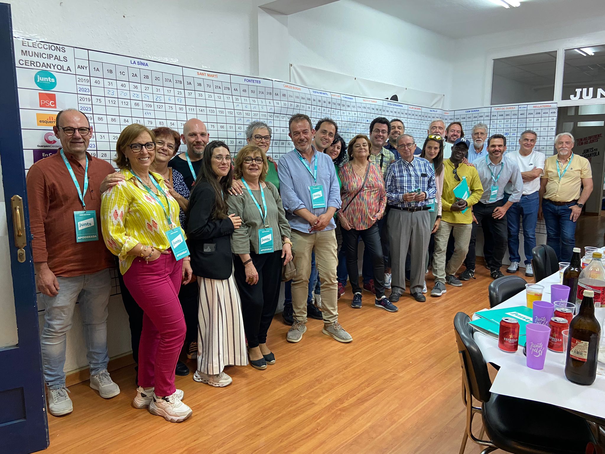 Membres de Junts per Cerdanyola durant la nit electoral del 28 de maig. FOTO: Nora Muñoz Otero