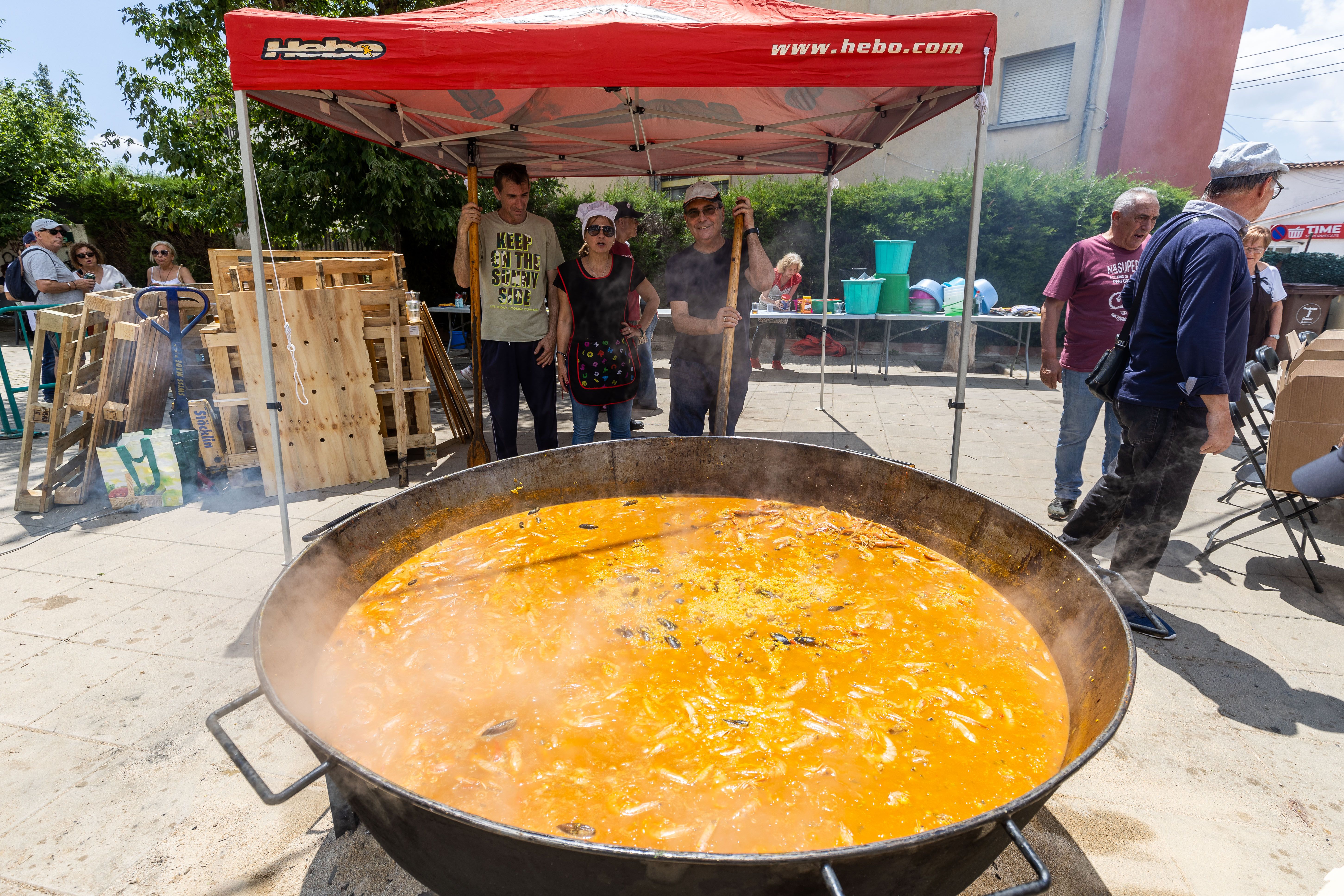 La paella de Serraparera va posar punt i final a tot un cap de setmana d'activitats al barri. FOTO: Núria Puentes (Ajuntament de Cerdanyola)