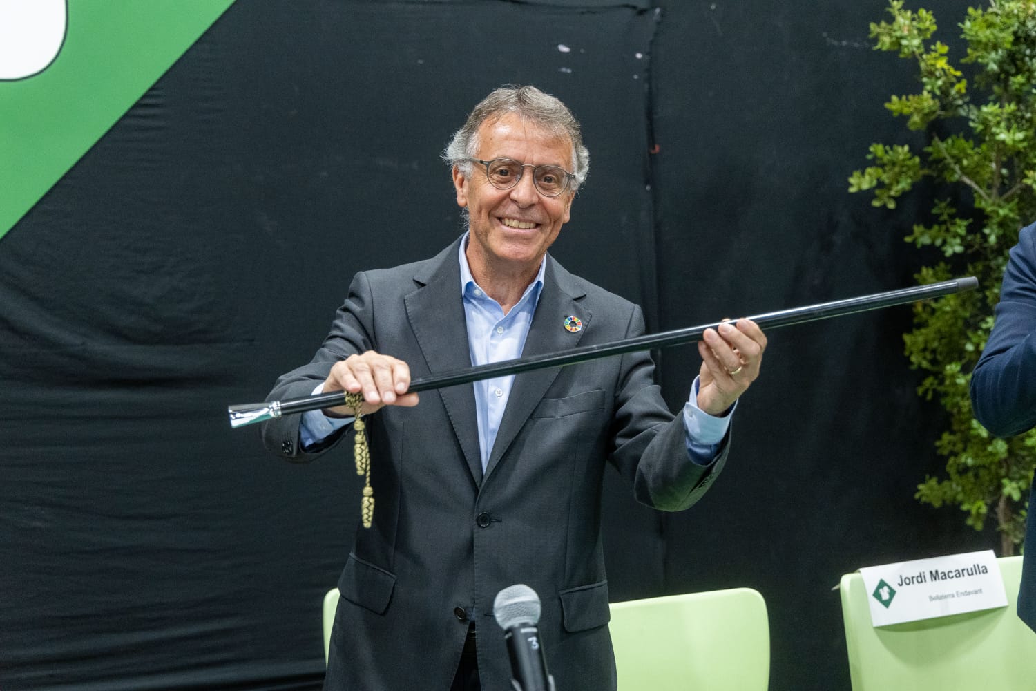 Josep Maria Riba pren possessió del càrrec de president de l'EMD de Bellaterra. FOTO: Núria Puentes (Ajuntament)