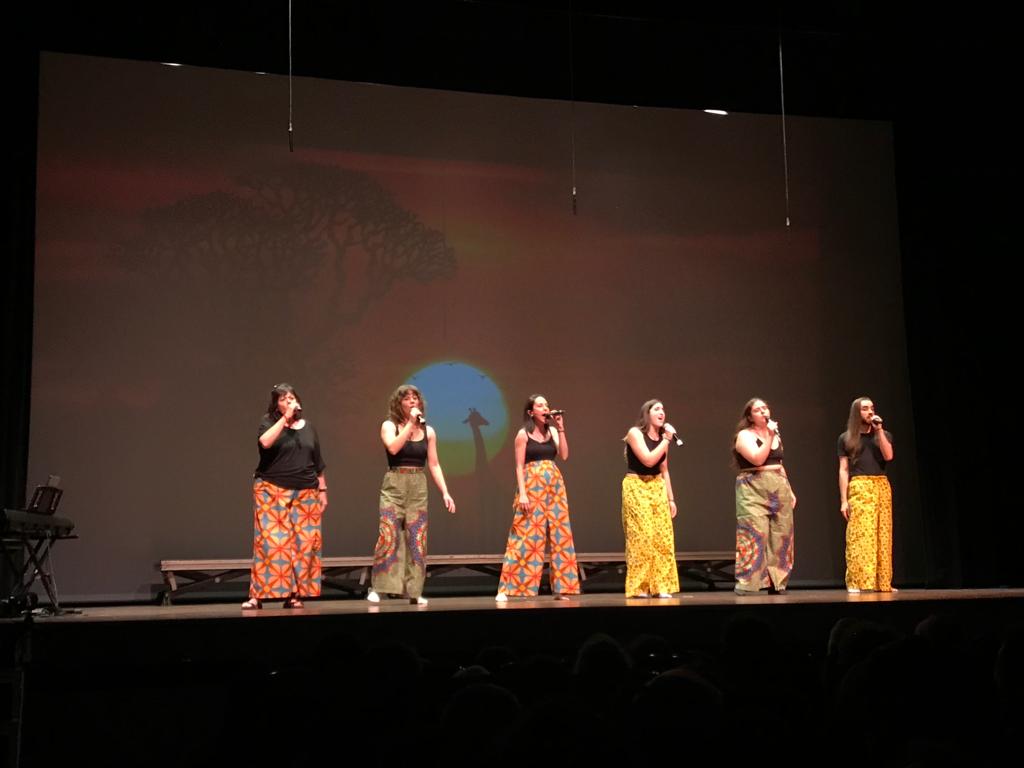 El grup Sinestesia Vocal Studio en un concert a l'Ateneu. FOTO: Guillem Barrera