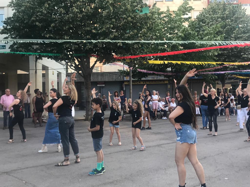 El flashmob de sevillanes ha posat el colofó a les festes. FOTO: Guillem Barrera El flashmob de sevillanes ha posat el colofó a les festes. FOTO: Guillem Barrera