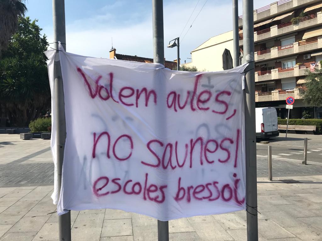 Pancarta per a reclamar la climatització de les aules. FOTO: Guillem Barrera Pancarta per a reclamar la climatització de les aules. FOTO: Guillem Barrera