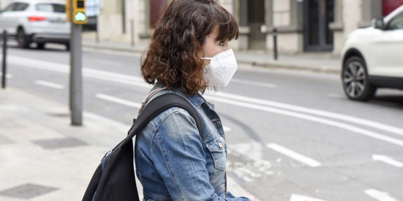 Les mascaretes continuaran sent obligatòries a centres sanitaris i farmàcies. FOTO: Bernat Millet