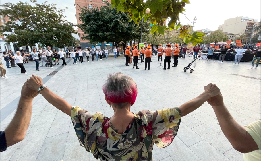 Sardanes a Cerdanyola. FOTO: Agrupació Cultural Sardanista de Cerdanyola del Vallès