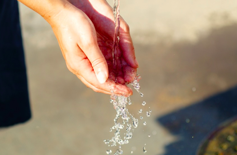 Hidratar-se és important davant la calor. FOTO: Arxiu