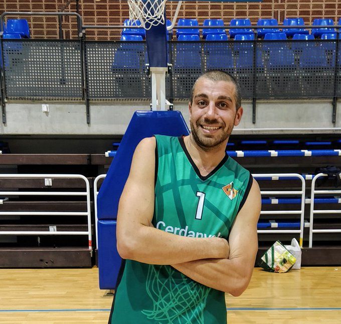 Javi Antón amb la samarreta del Club Bàsquet Cerdanyola. FOTO: CB Cerdanyola