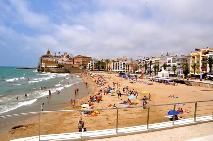 Platja de Sant Sebastià, a Sitges. FOTO: Cedida