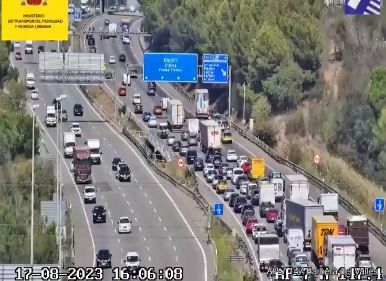 Imatge de les cues a l'AP-7. FOTO: SCT