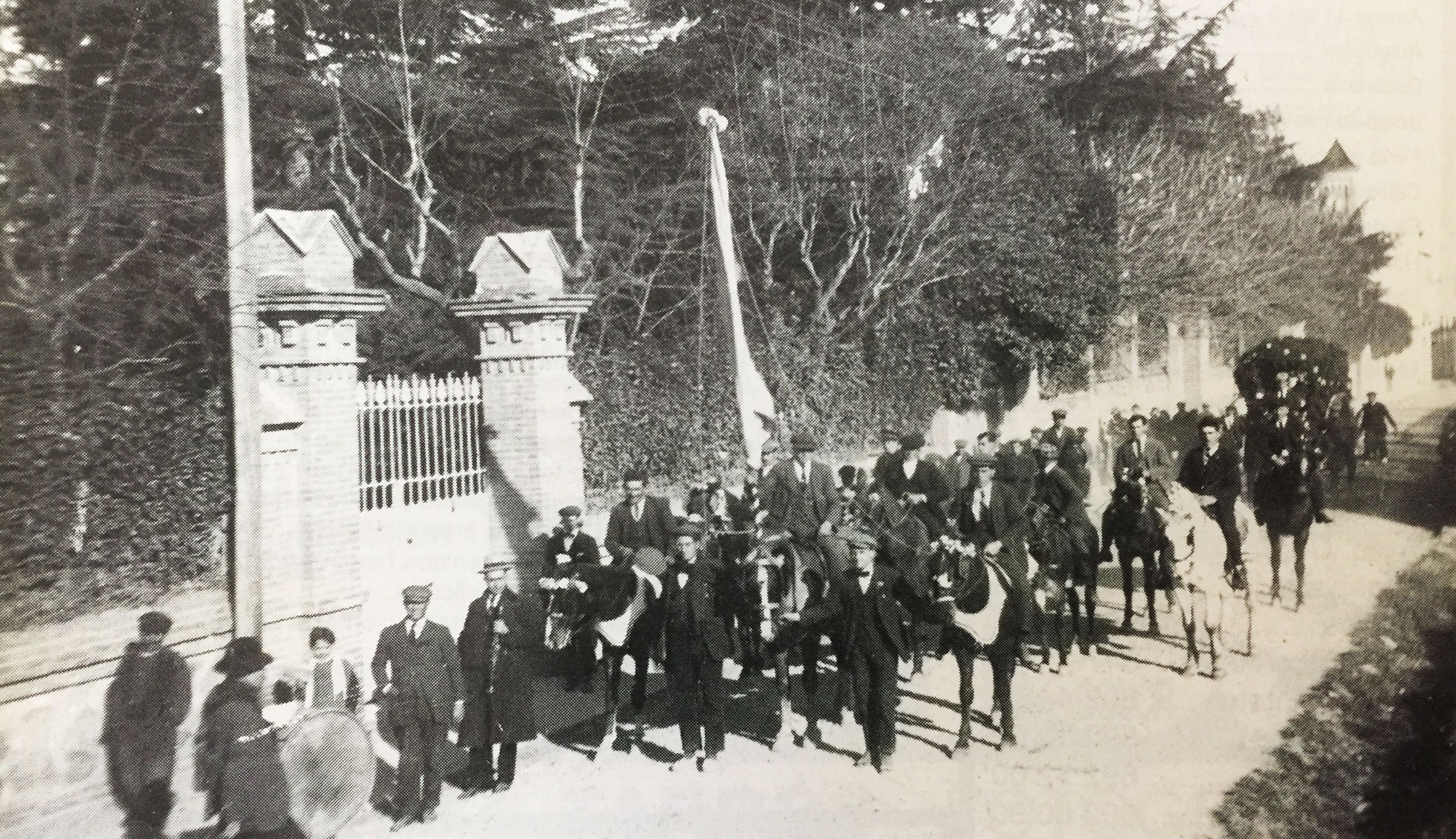 %22Els tres tombs als anys 20%22