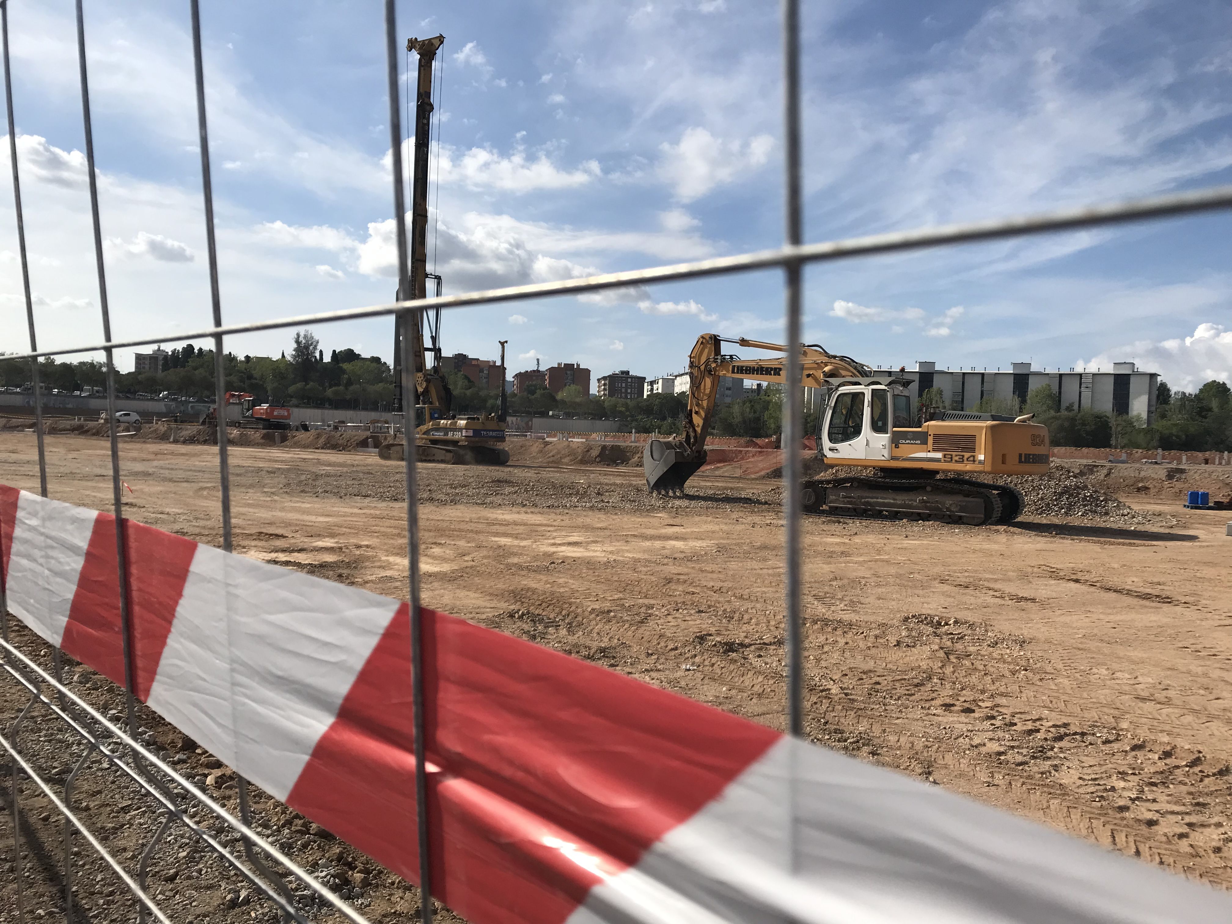 Imatge de l'inici de les obres als antcs terrenys de la fàbrica Aiscondel. FOTO: Guillem Barrera