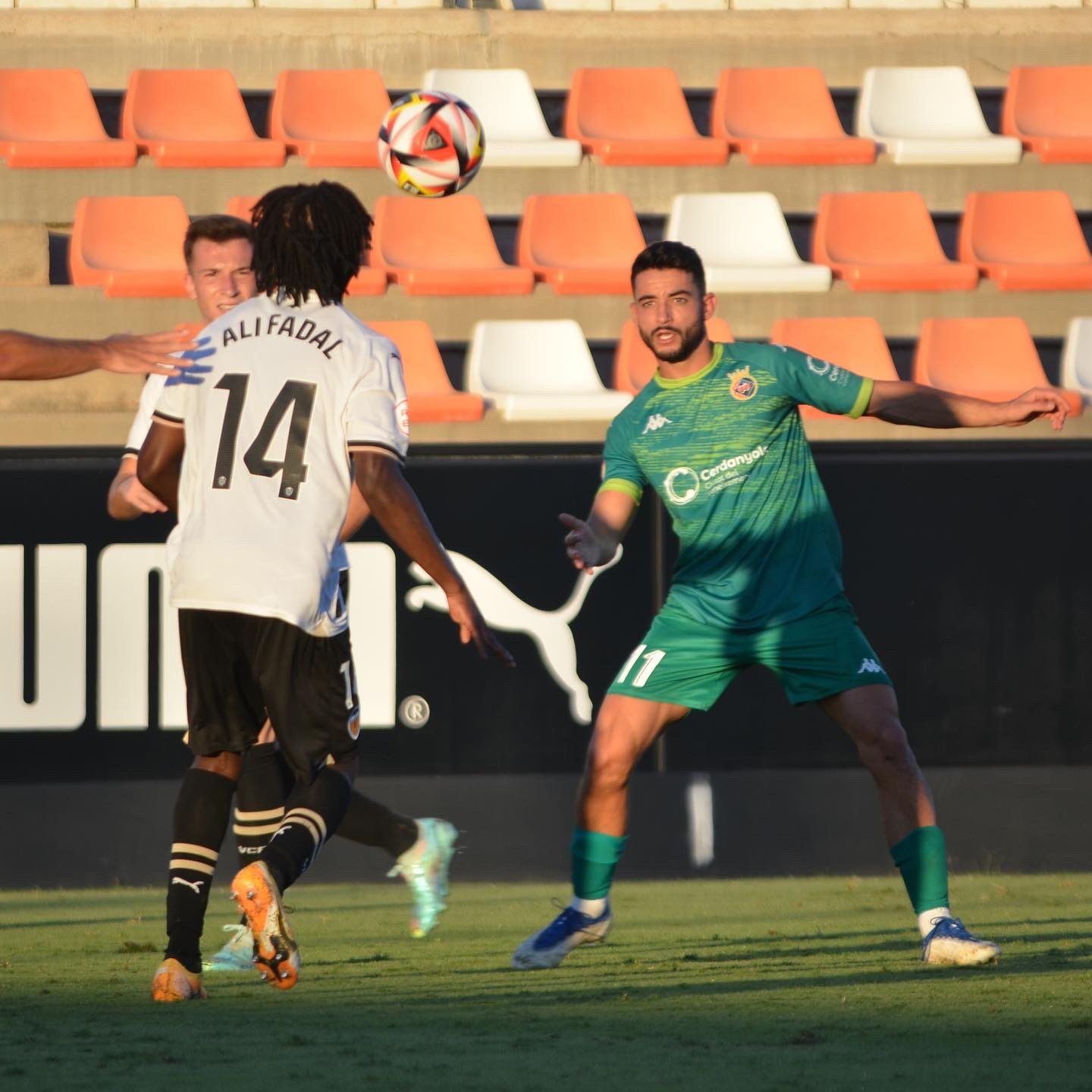 El primer equip masculí del Cerdanyola Futbol Club en un partit de 2a RFEF. FOTO: Cerdanyola FC