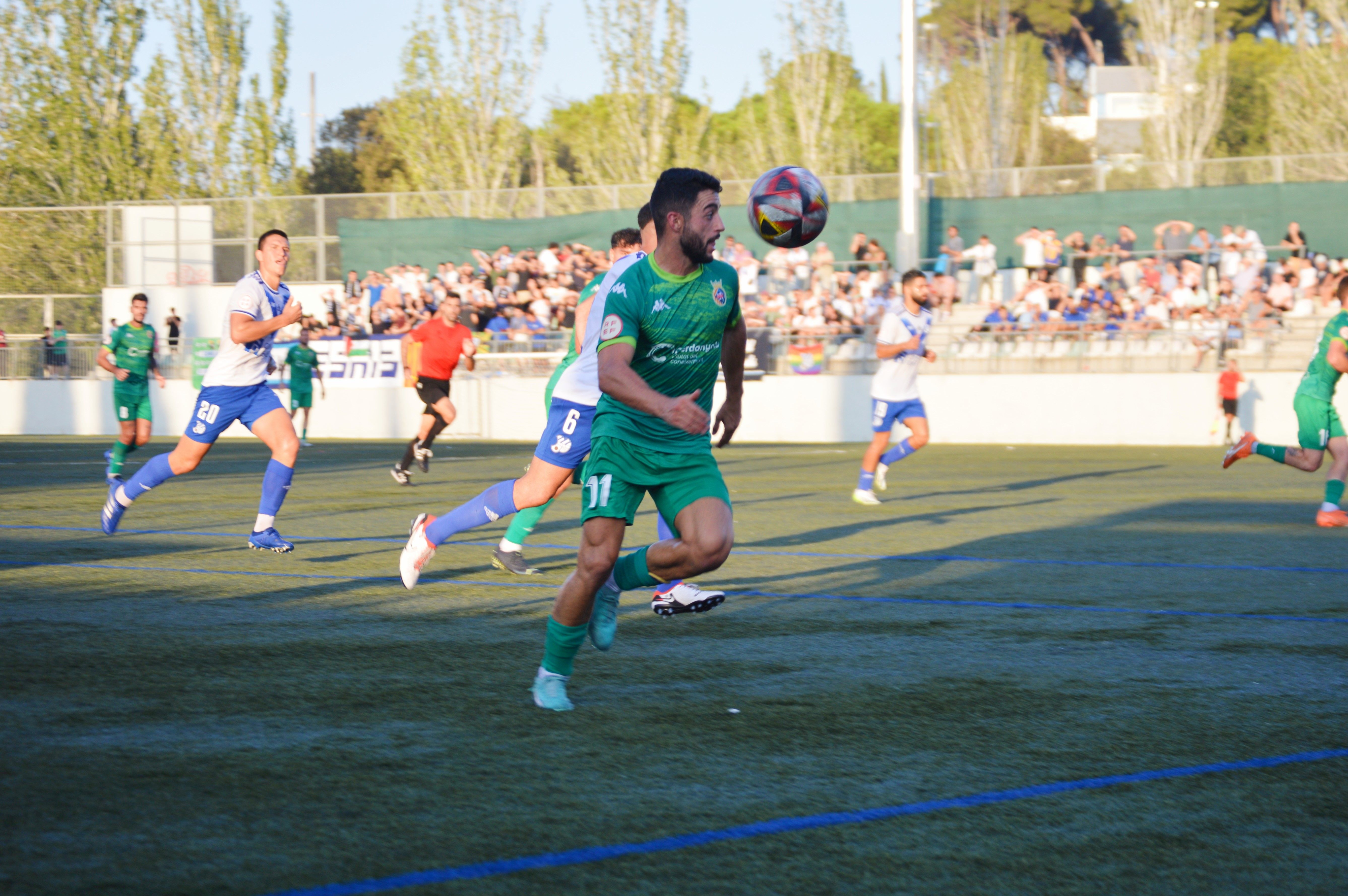 El Cerdanyola Futbol Club en l'encontre a Fontetes vs CE Europa. FOTO: Nora MO El Cerdanyola Futbol Club en l'encontre a Fontetes vs CE Europa. FOTO: Nora MO