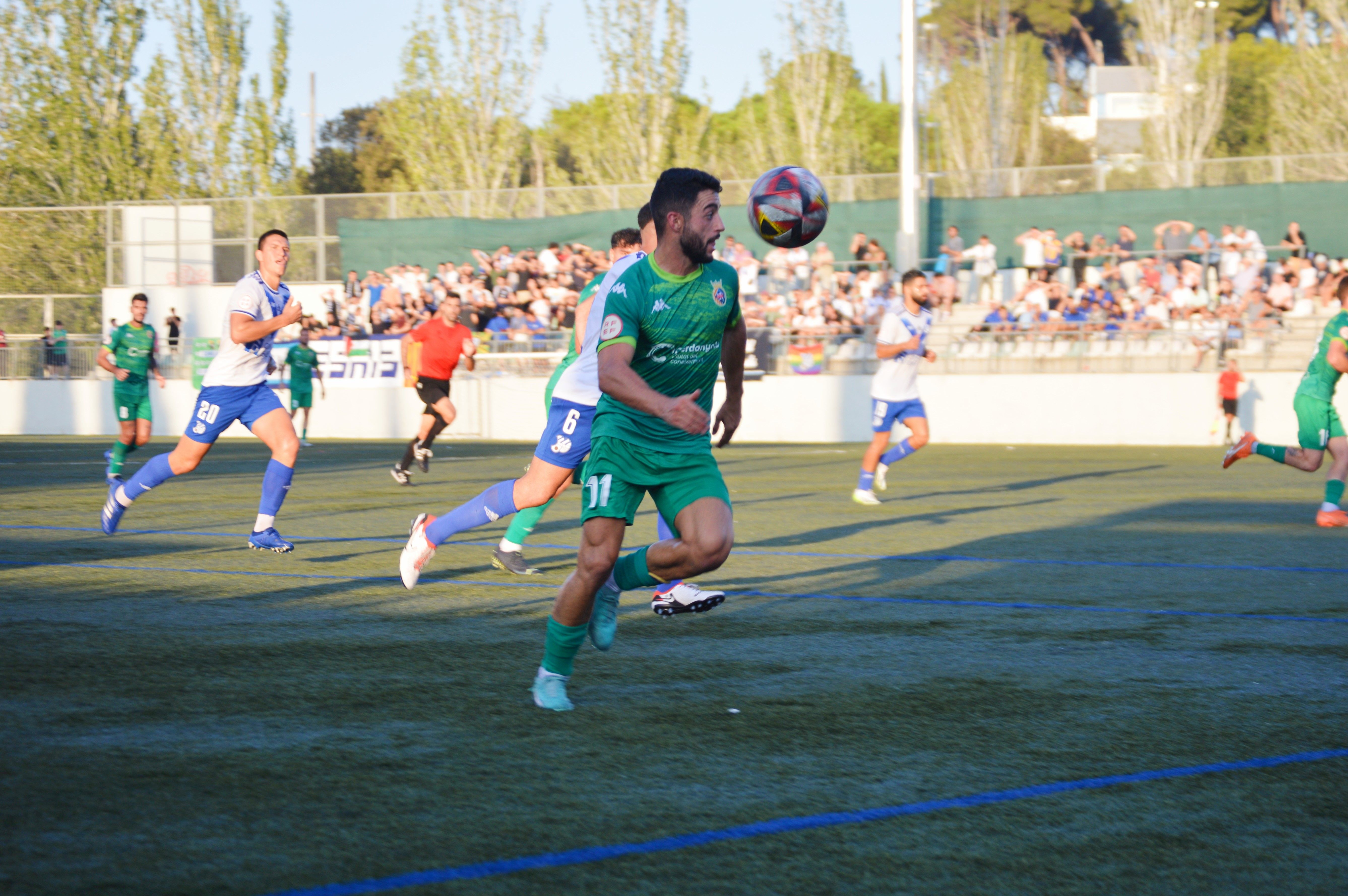 El Cerdanyola Futbol Club en l'encontre a Fontetes vs CE Europa. FOTO: Nora MO