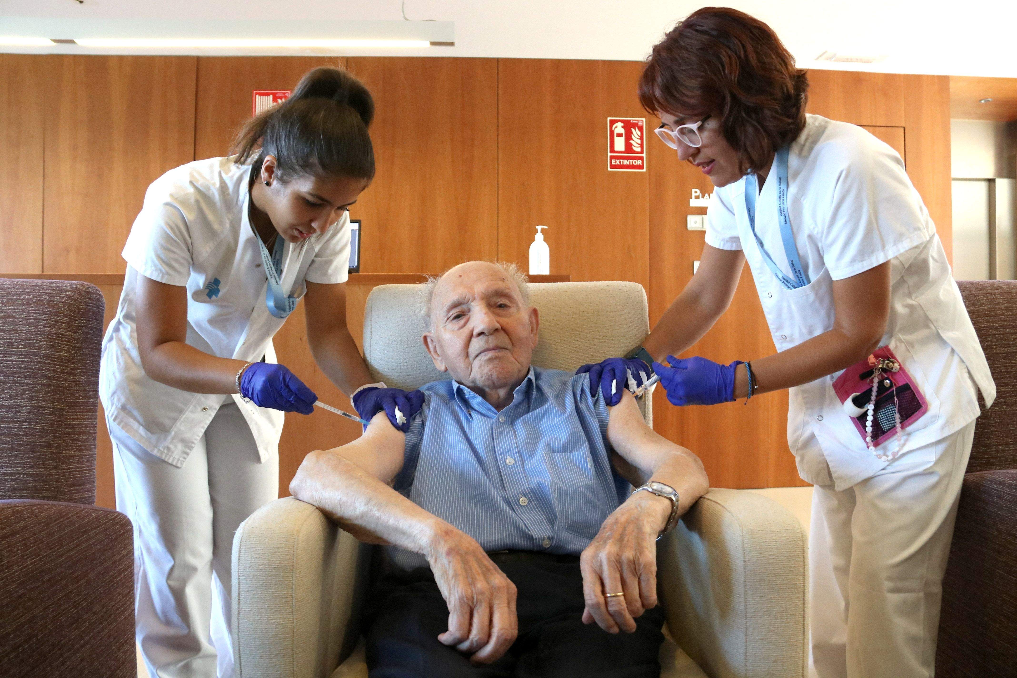Comença la campanya de vacunació simultània de la Covid i de la grip. FOTO: ACN