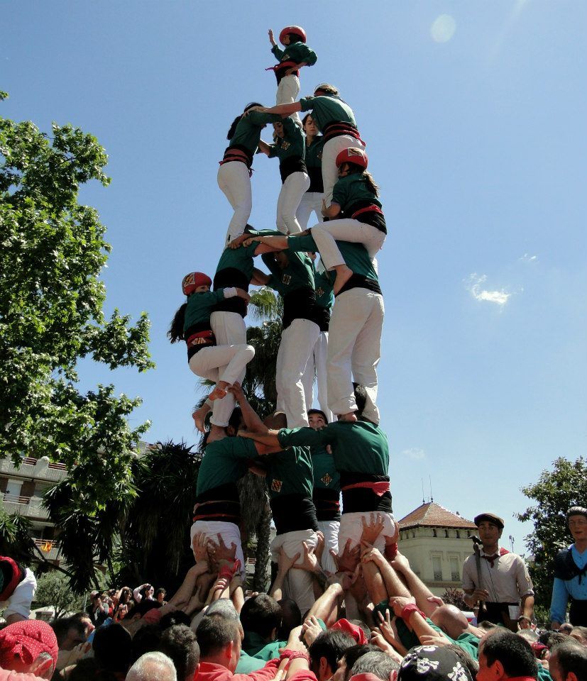 Actuació dels Castellers de Cerdanyola al Roser de Maig del 2014. FOTO: Castellers de Cerdanyola