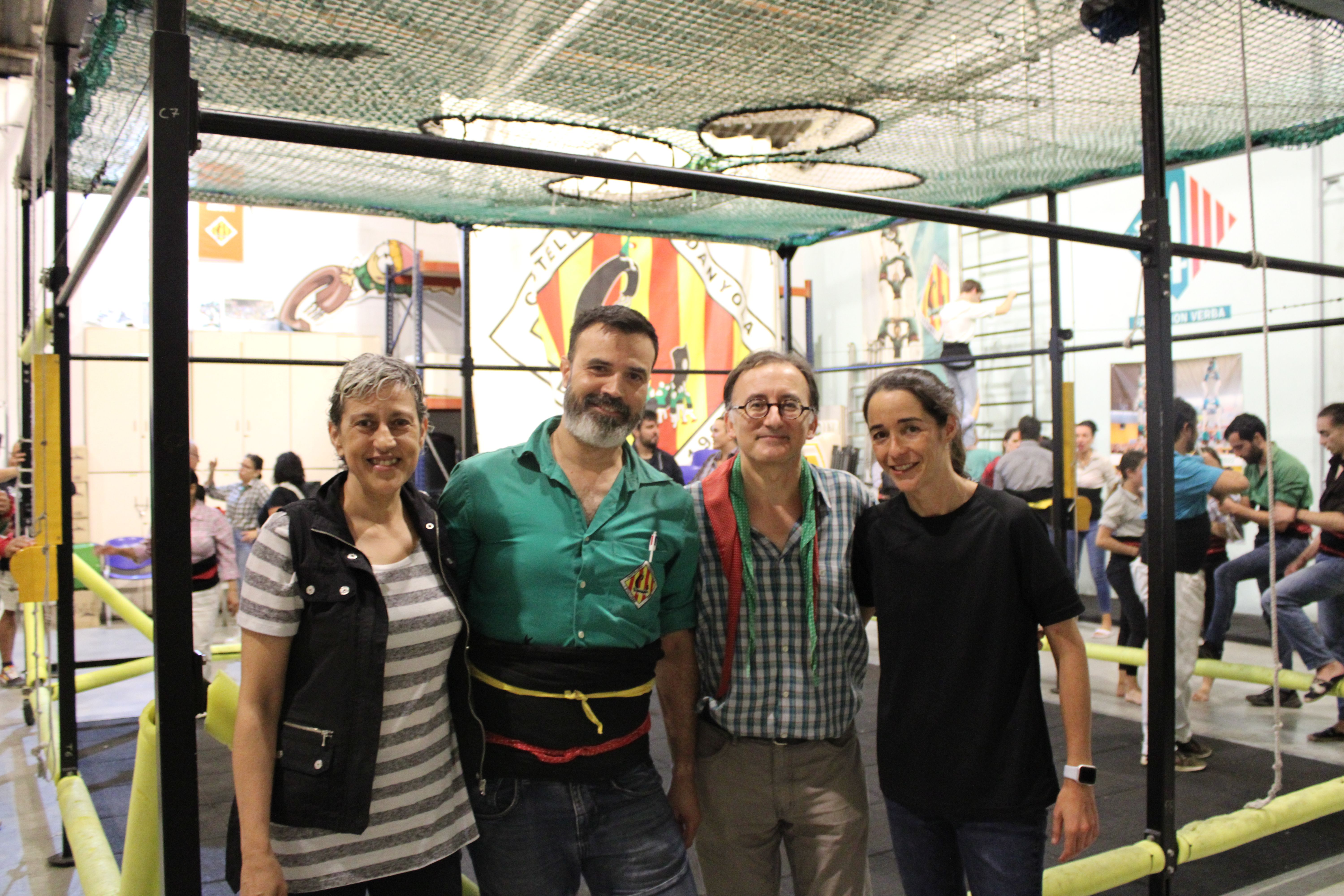 Laura Guilabert, Jose Rosa, Jordi Rodríguez i Iris Barbé al local dels Castellers de Cerdanyola. FOTO: Castellers de Cerdanyola Laura Guilabert, Jose Rosa, Jordi Rodríguez i Iris Barbé al local dels Castellers de Cerdanyola. FOTO: Castellers de Cerdanyola