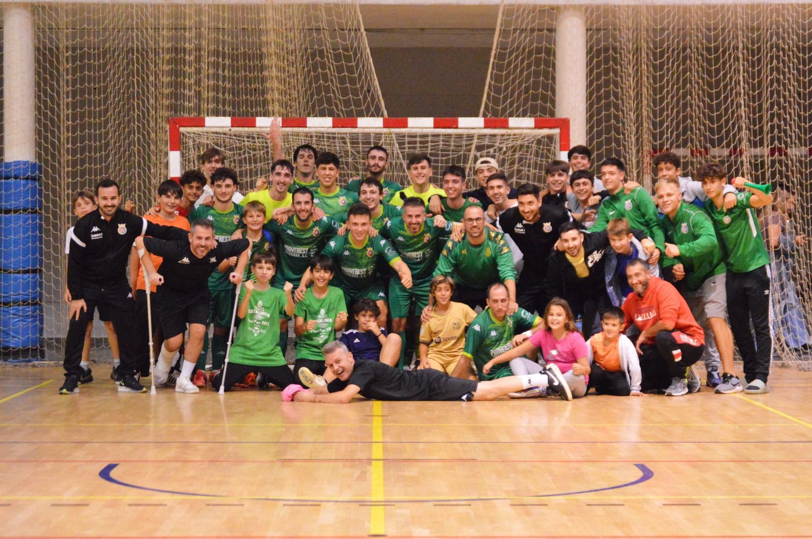 Els verds celebren la classificació pels setzens de final de la Copa del Rei de futbol sala. FOTO: Nora MO