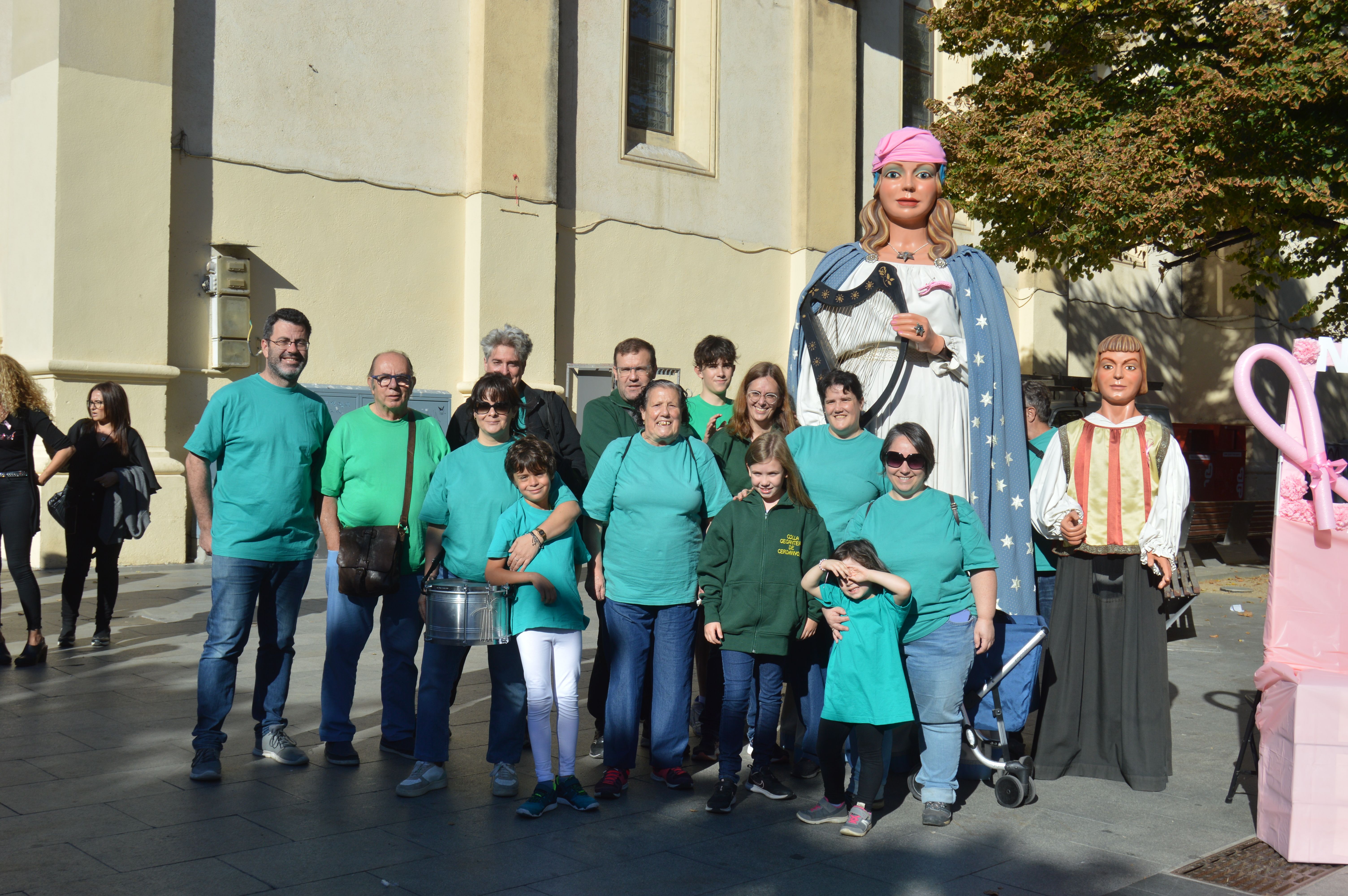 Les imatges de la commemoració contra el càncer de mama a Cerdanyola. FOTO: Nora MO