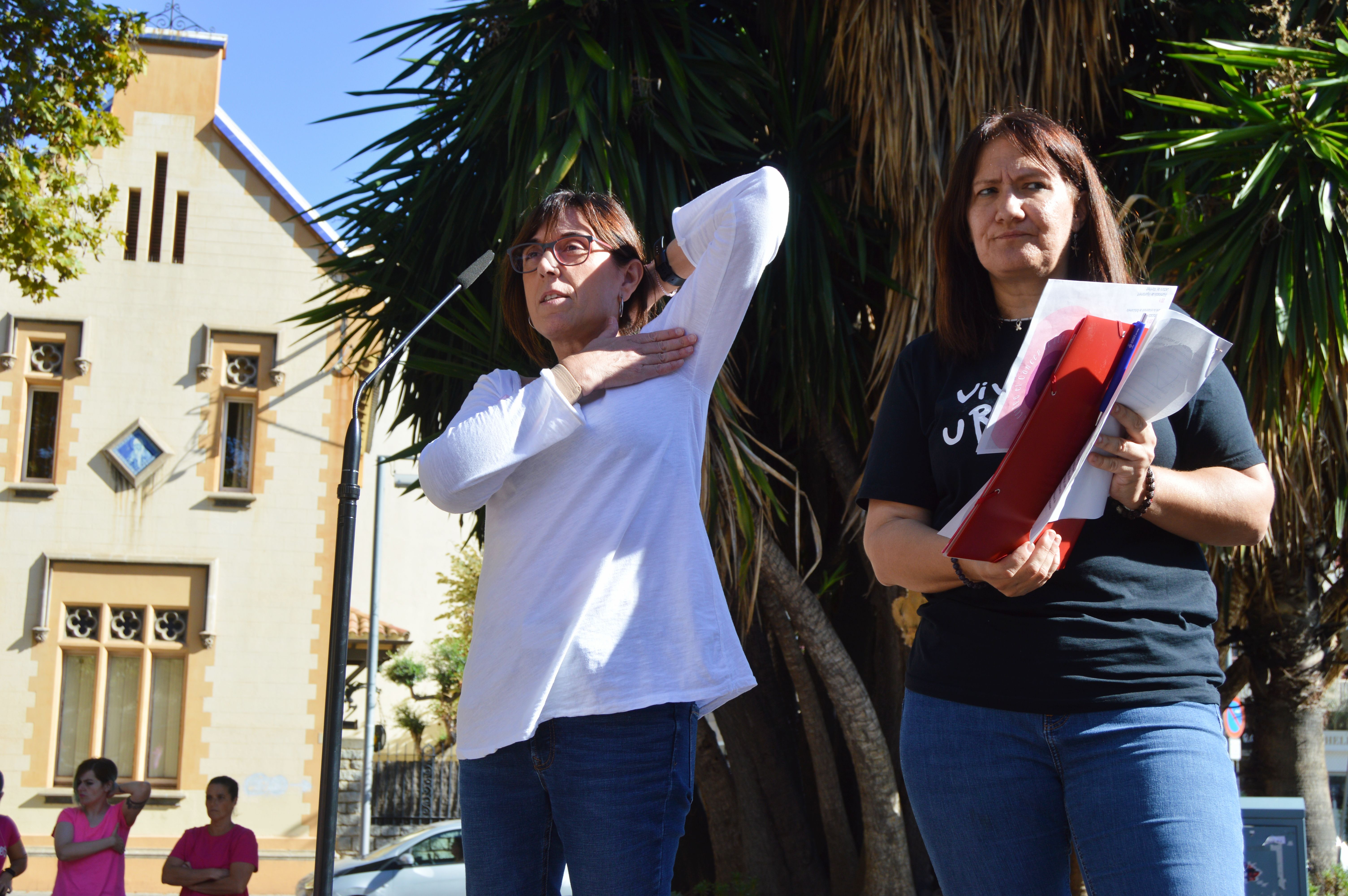 Les imatges de la commemoració contra el càncer de mama a Cerdanyola. FOTO: Nora MO