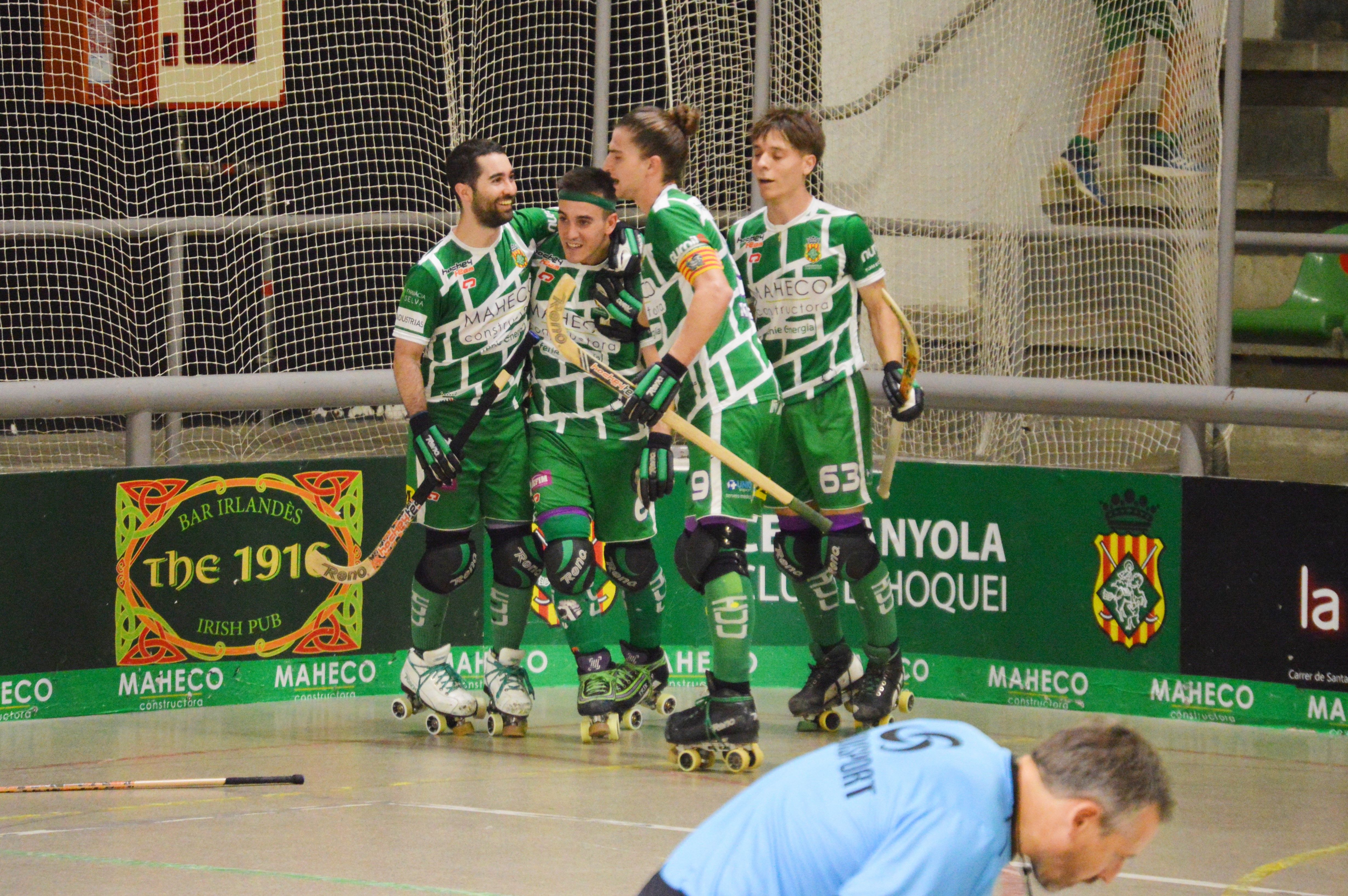 Celebració d'un gol en el debut del Cerdanyola CH en OK Liga Plata. FOTO: Nora MO