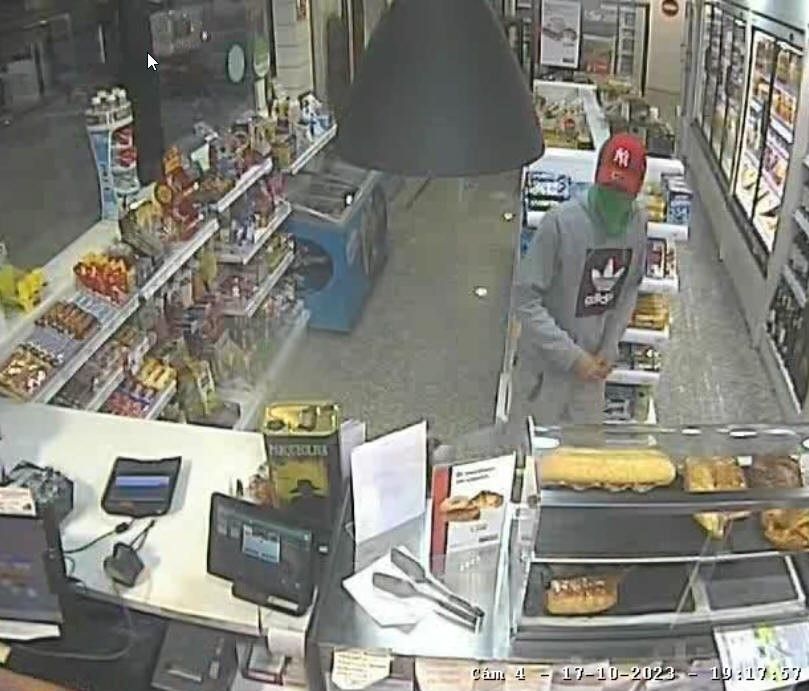 Imatge d'un dels establiments en què es va produir un dels robatoris. FOTO: Mossos d'Esquadra