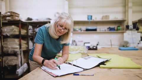 Les dones se solen jubilar més tard que els homes. FOTO: UAB