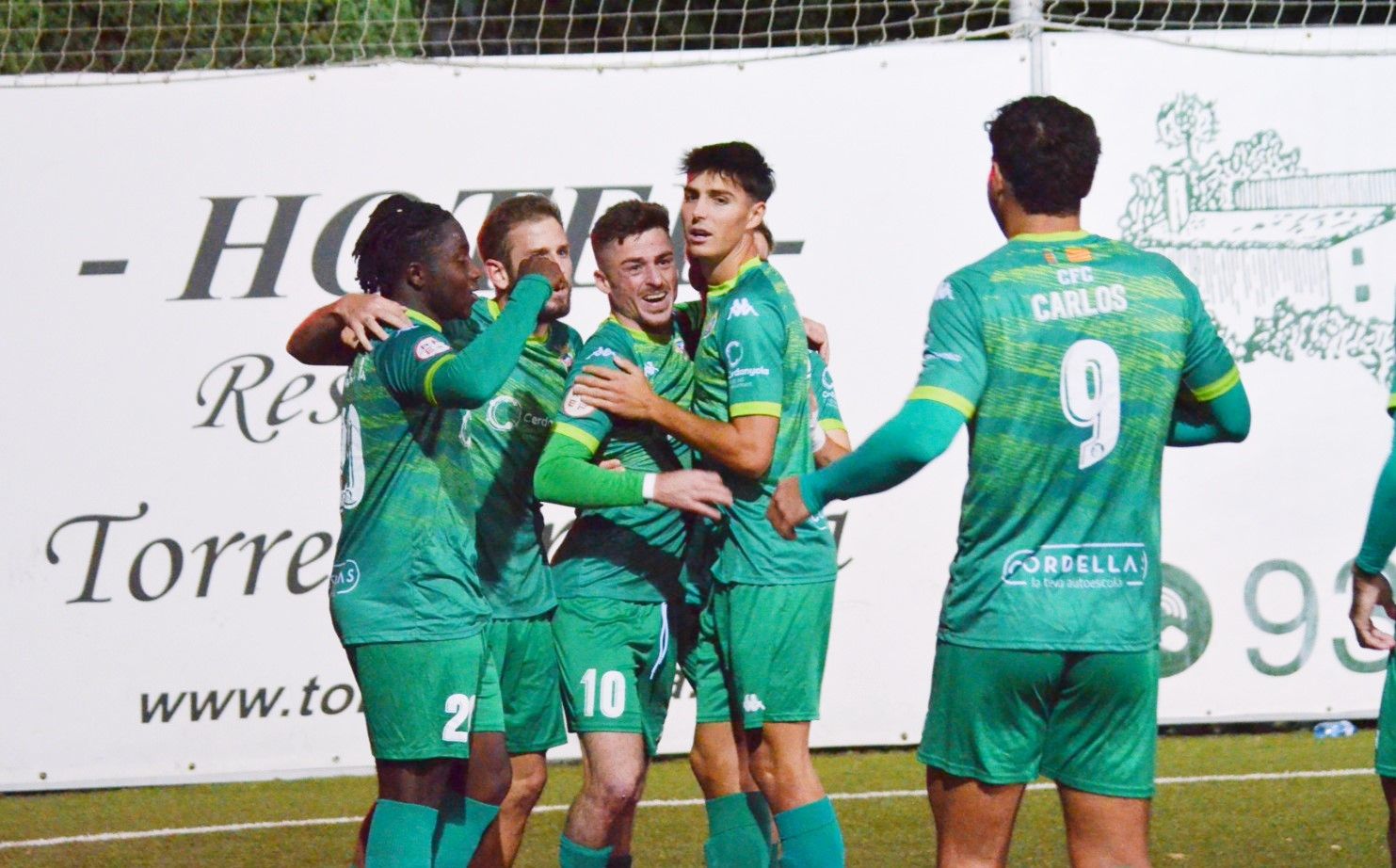 El Cerdanyola Futbol Club celebrant un gol en un altre partit. FOTO: Cerdanyola FC
