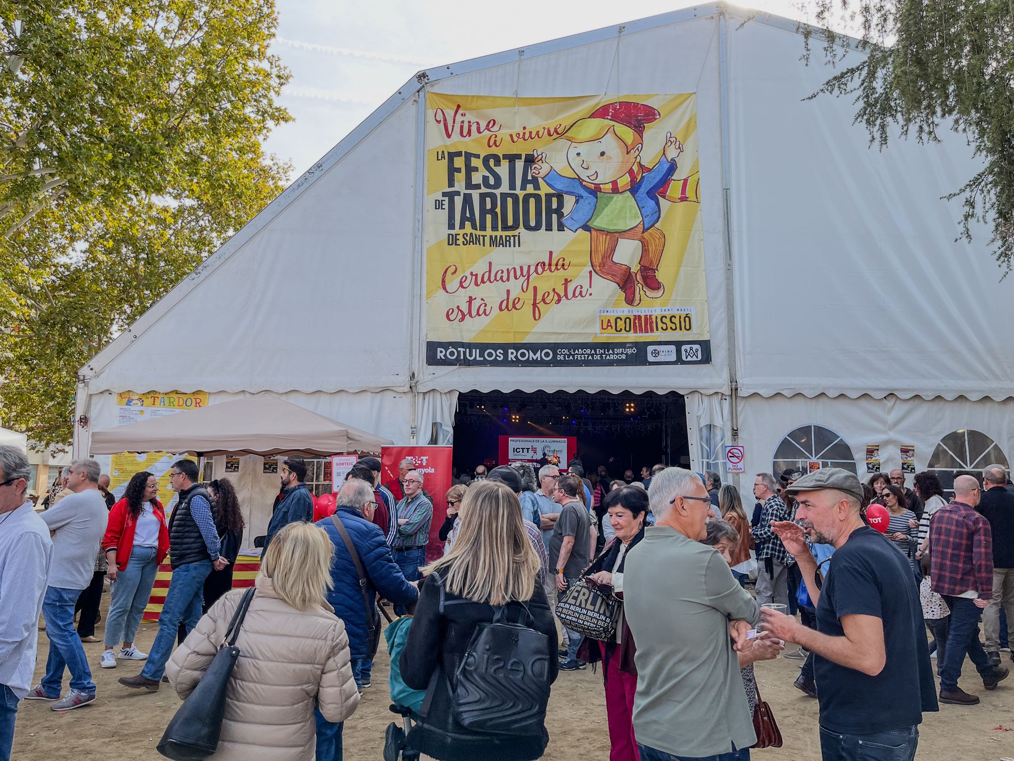 Vermut Swing a l'envelat en la Festa de Tardor de 2023. FOTO: Ale Gómez