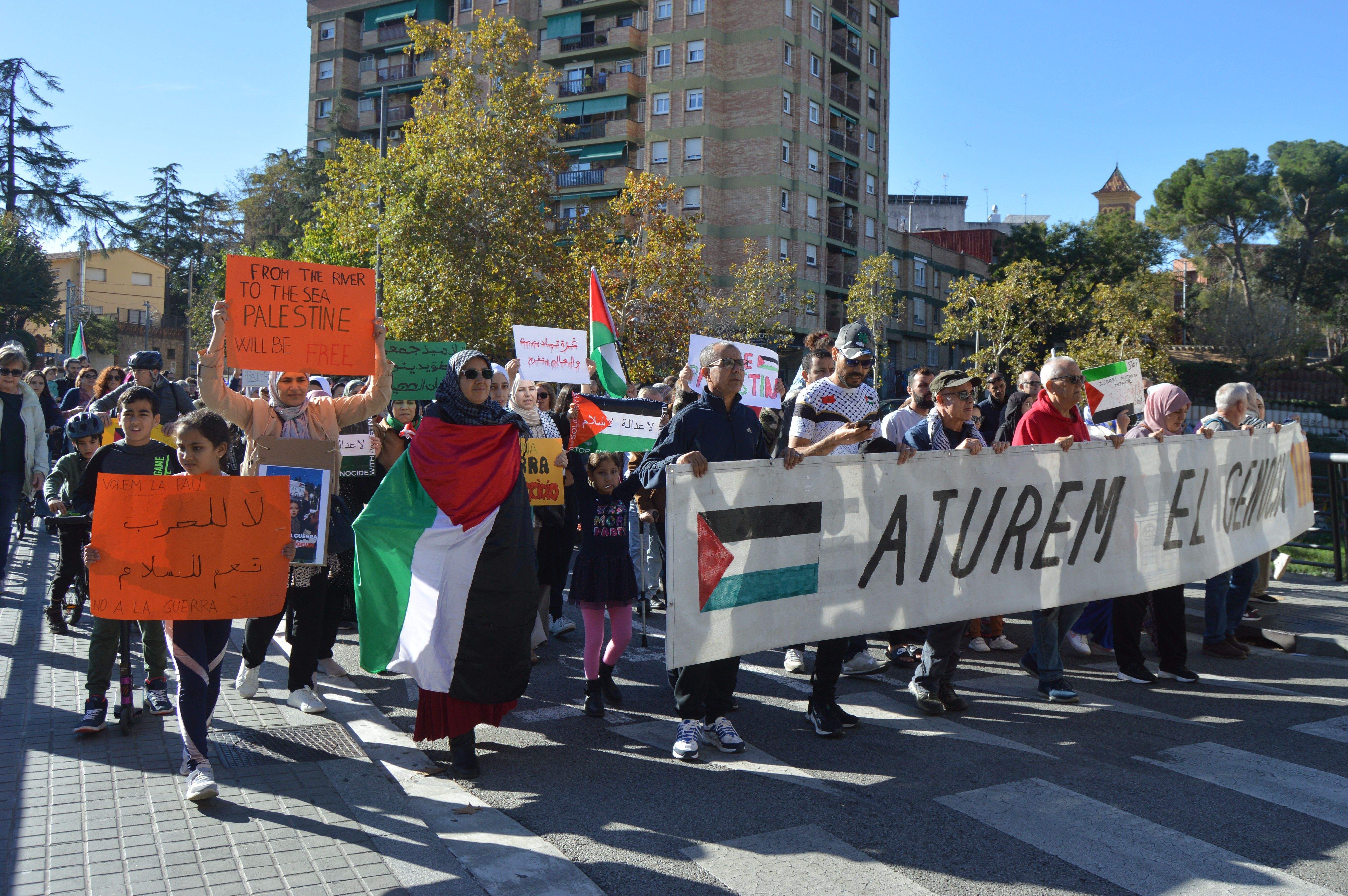 Manifestació cerdanyolenca en suport a Palestina, FOTO: Nora MO Manifestació cerdanyolenca en suport a Palestina, FOTO: Nora MO