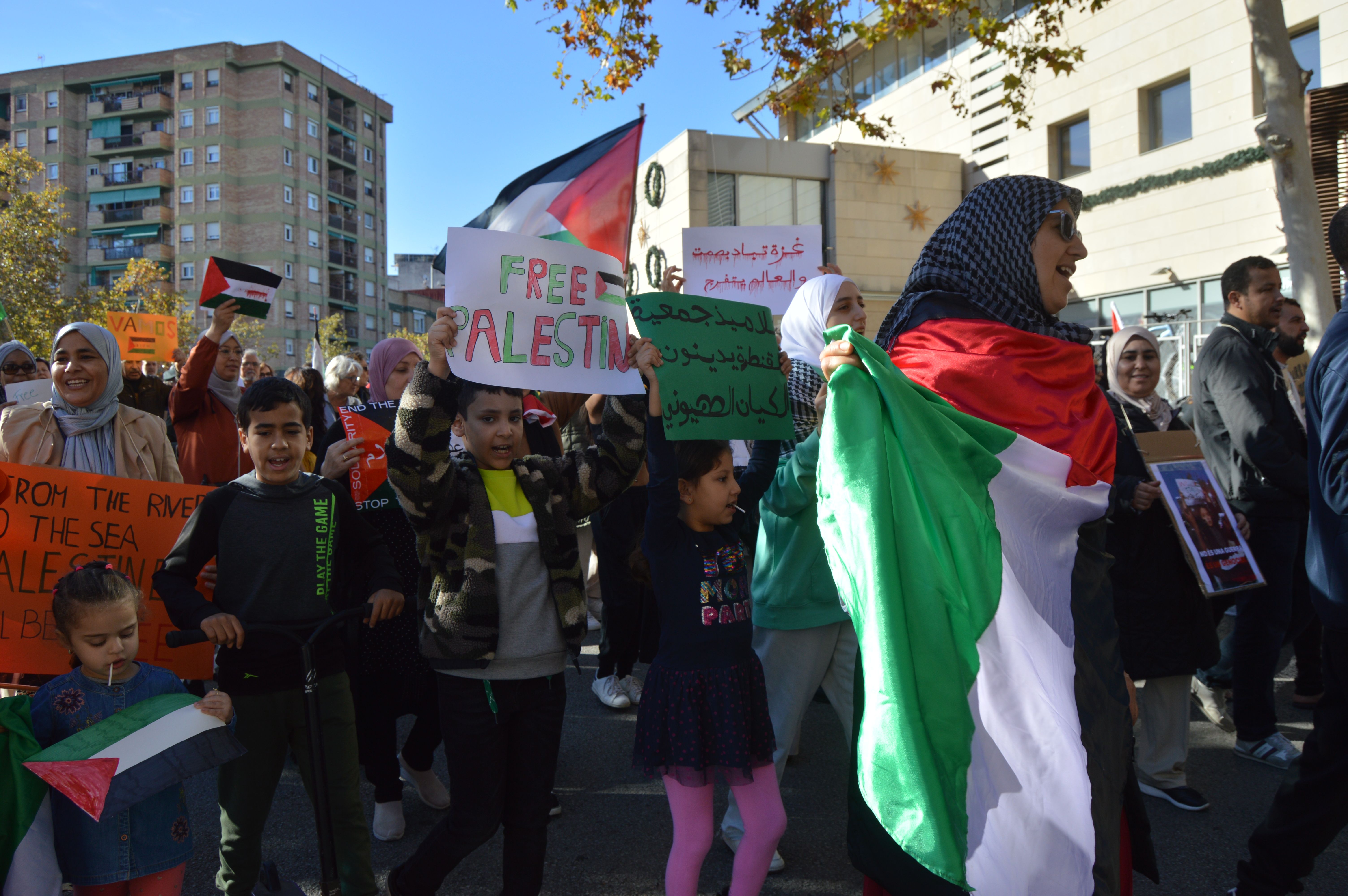 Manifestació cerdanyolenca en suport a Palestina, FOTO: Nora MO Manifestació cerdanyolenca en suport a Palestina, FOTO: Nora MO