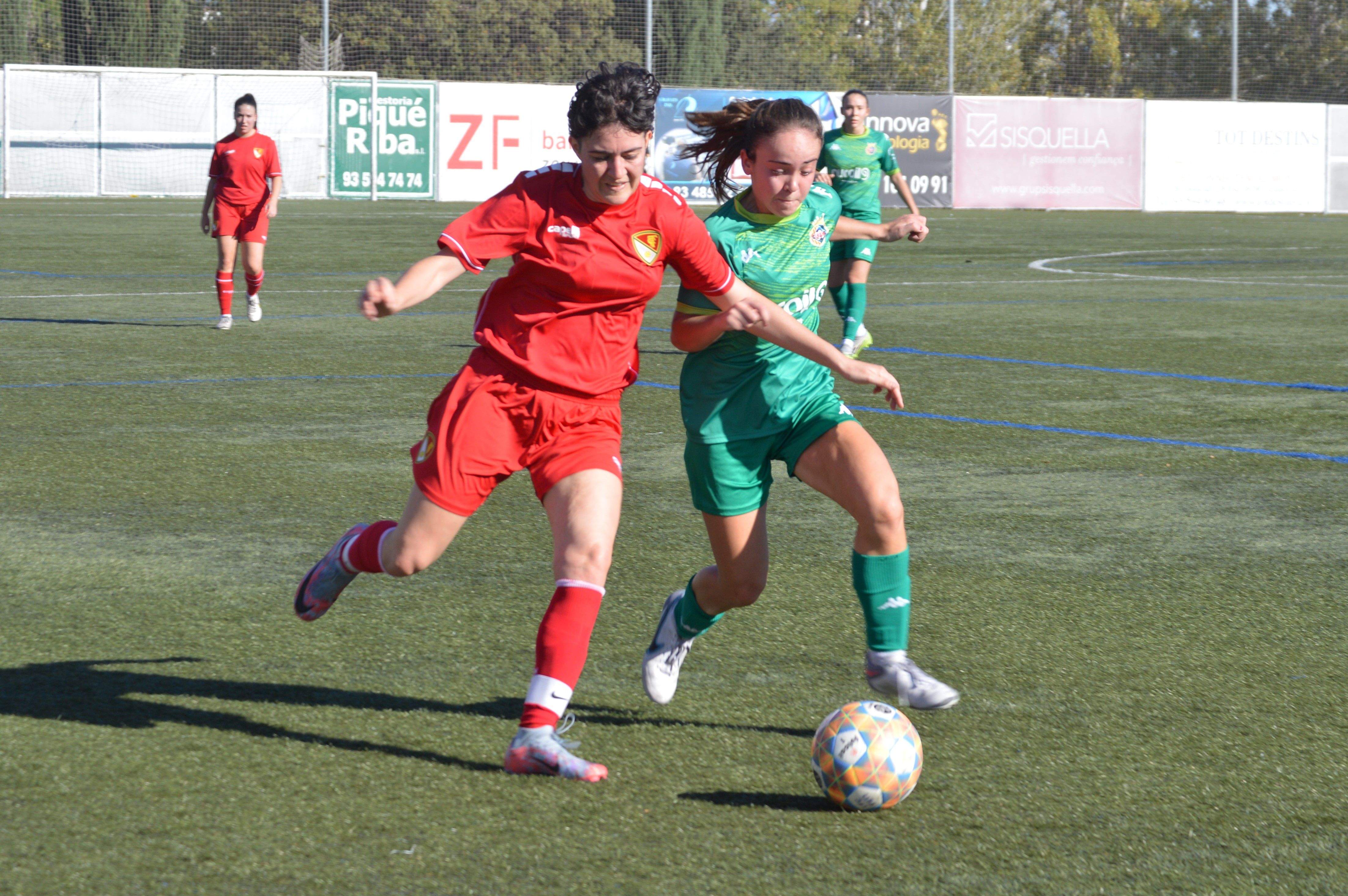 El Cerdanyola Futbol Club en un partit de Prefernt Femení. FOTO: Nora MO