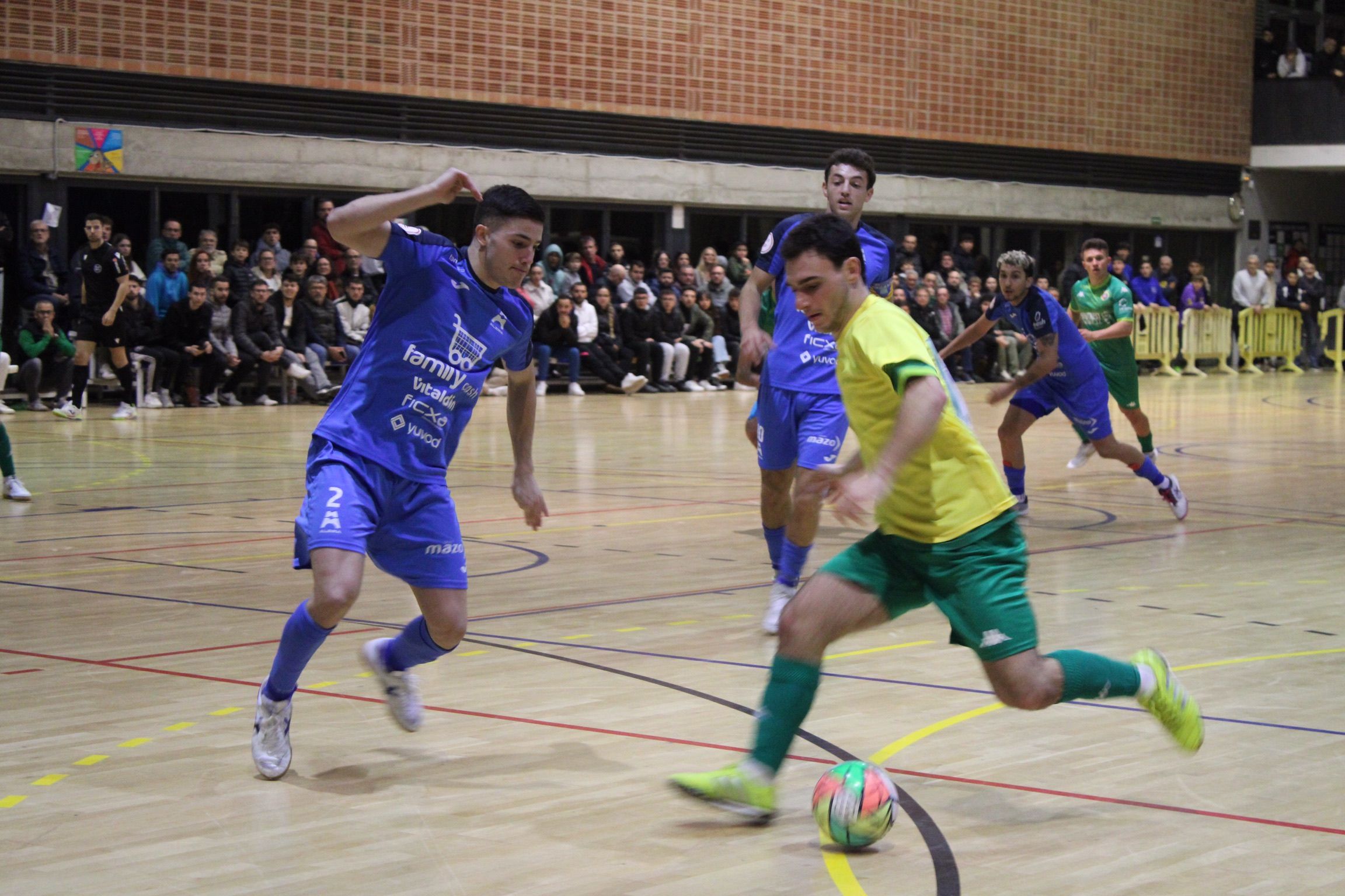 El Cerdanyola FC jugant de cinc contra l'Alzira. FOTO: Guillem Barrera