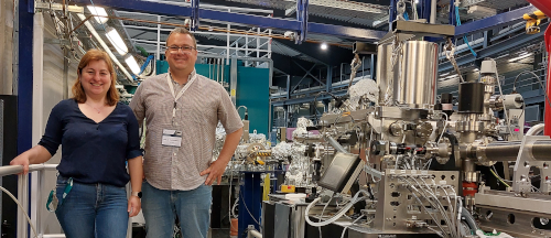 Ana Joaquina Pérez Berná i Pablo Gastaminza a la línia de llum MISTRAL. FOTO: Sincrotró ALBA