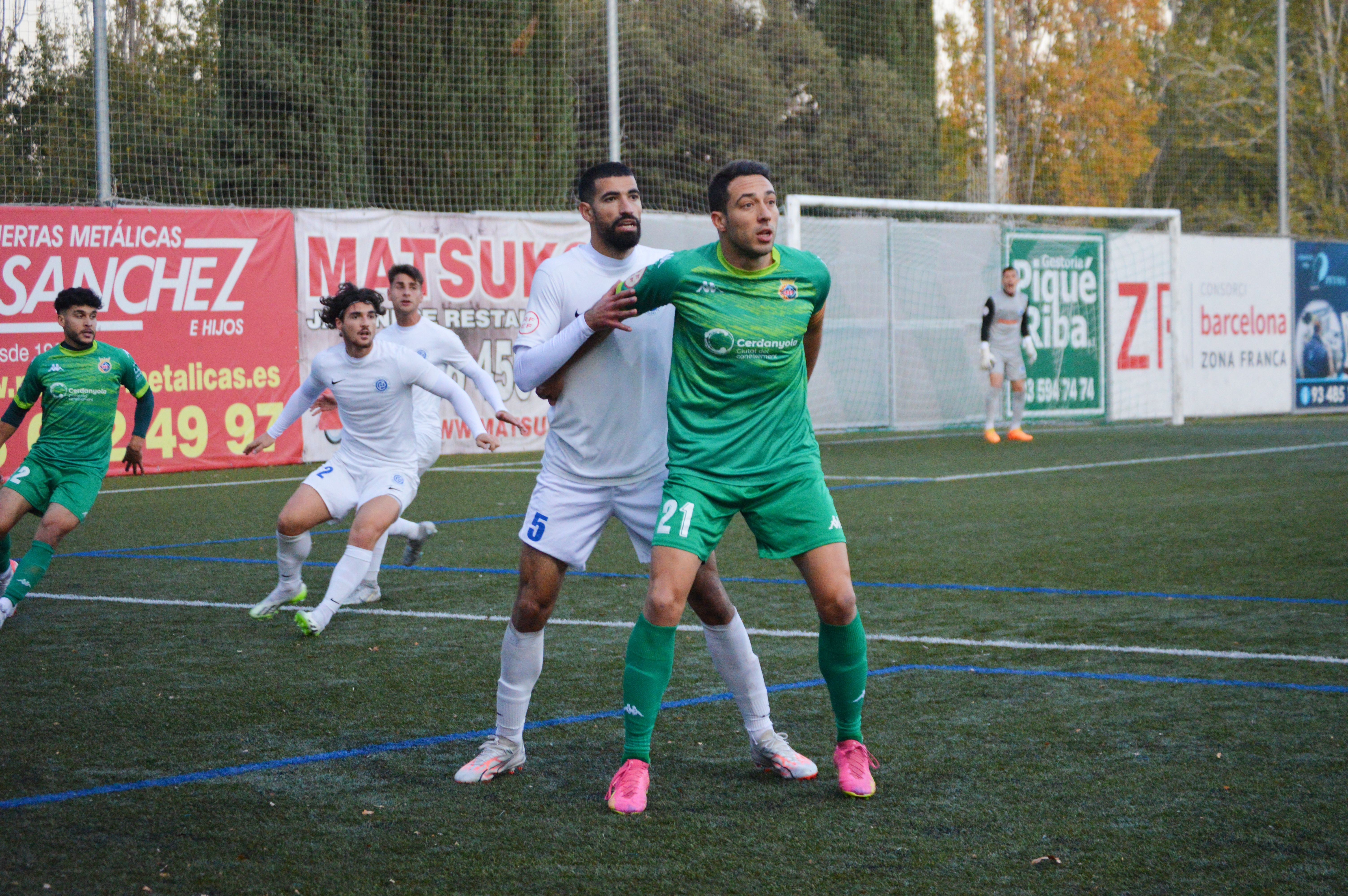 El Cerdanyola Futbol Club en un partit de Segona RFEF. FOTO: Nora Muñoz Otero