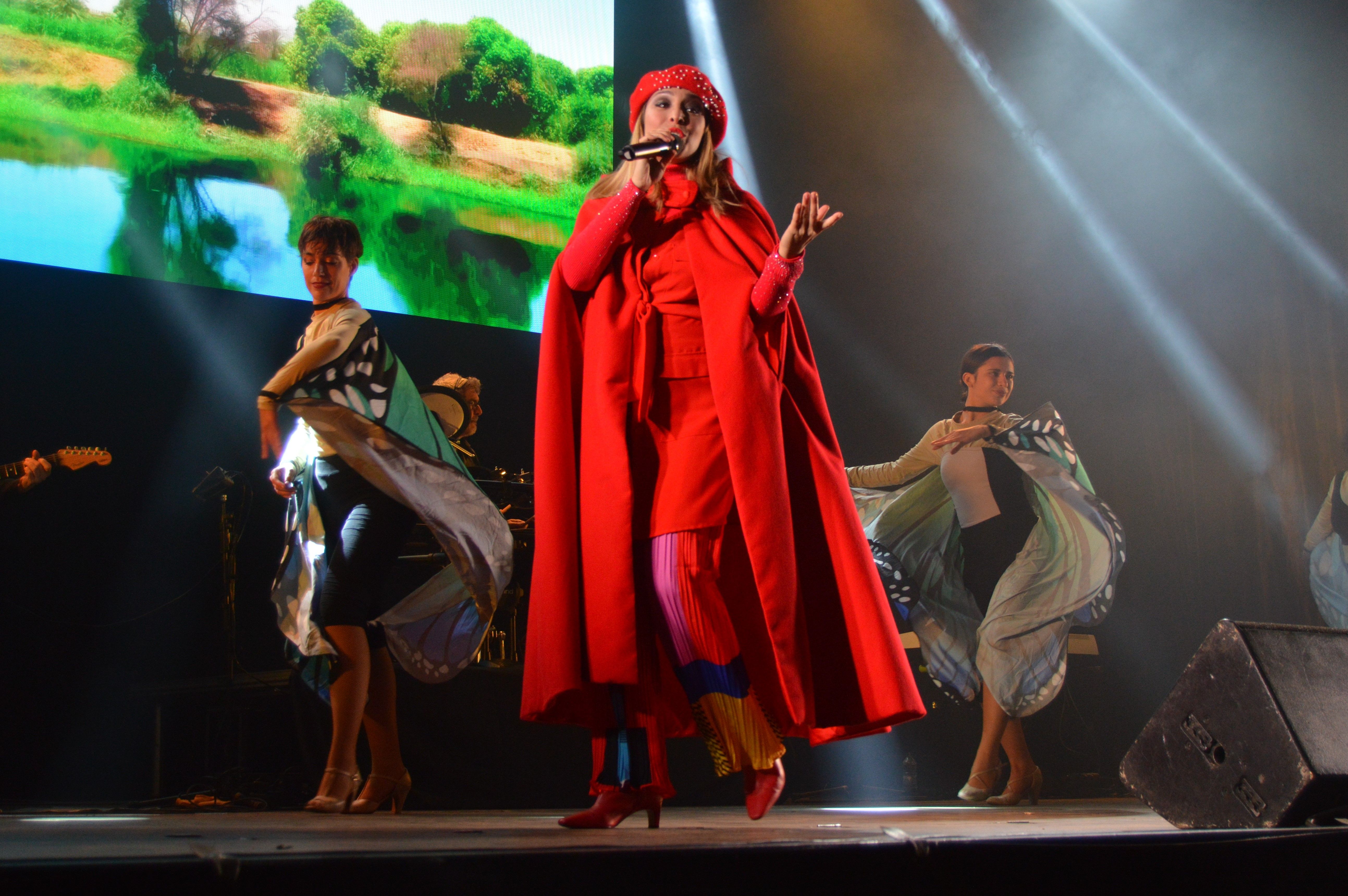 Gisela visita Cerdanyola per cantar cançons de Disney. FOTO: Nora MO