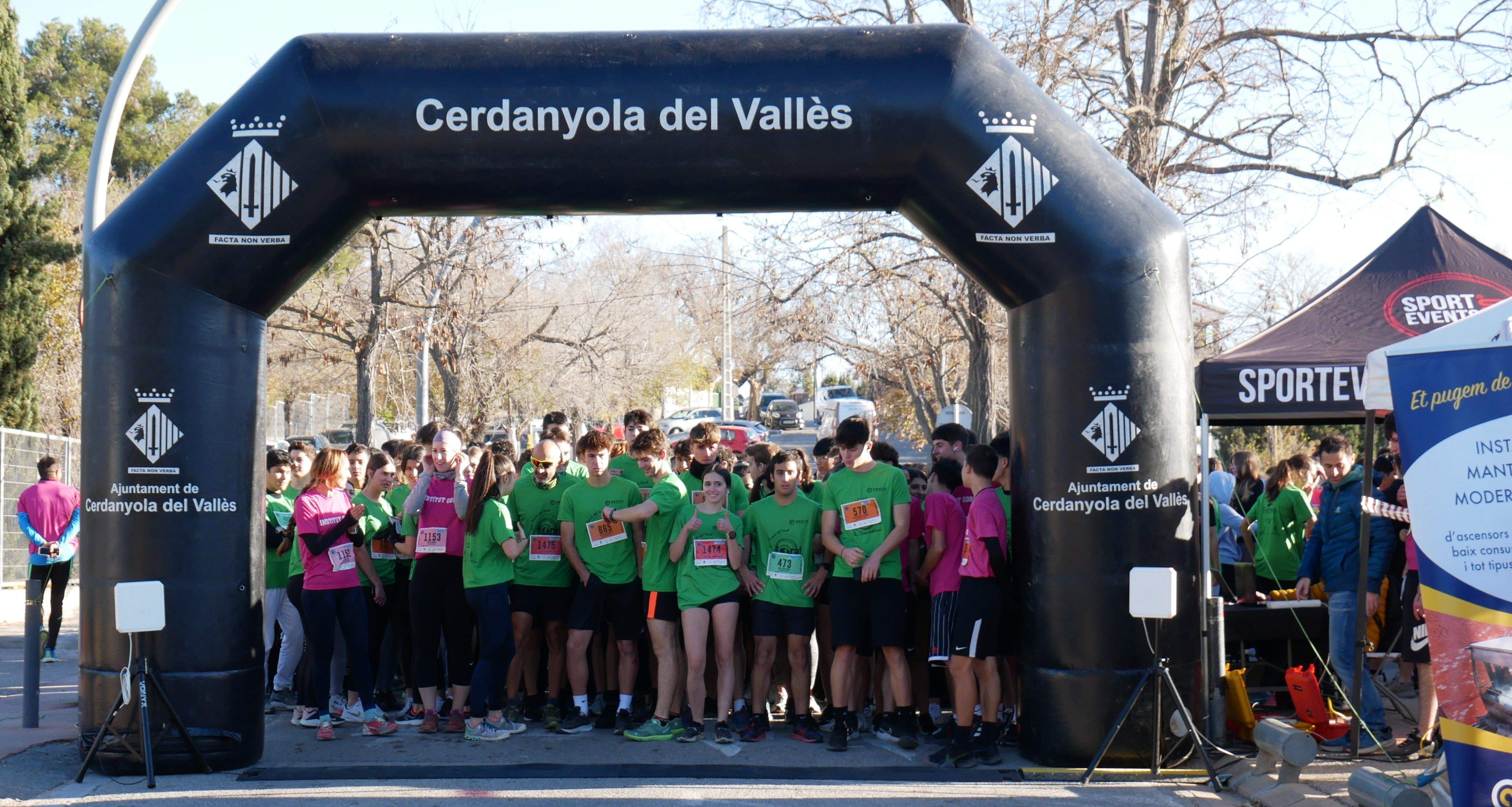 Sortida de la 9a Cursa Solidària de l'INS Forat del Vent. FOTO: Cedida