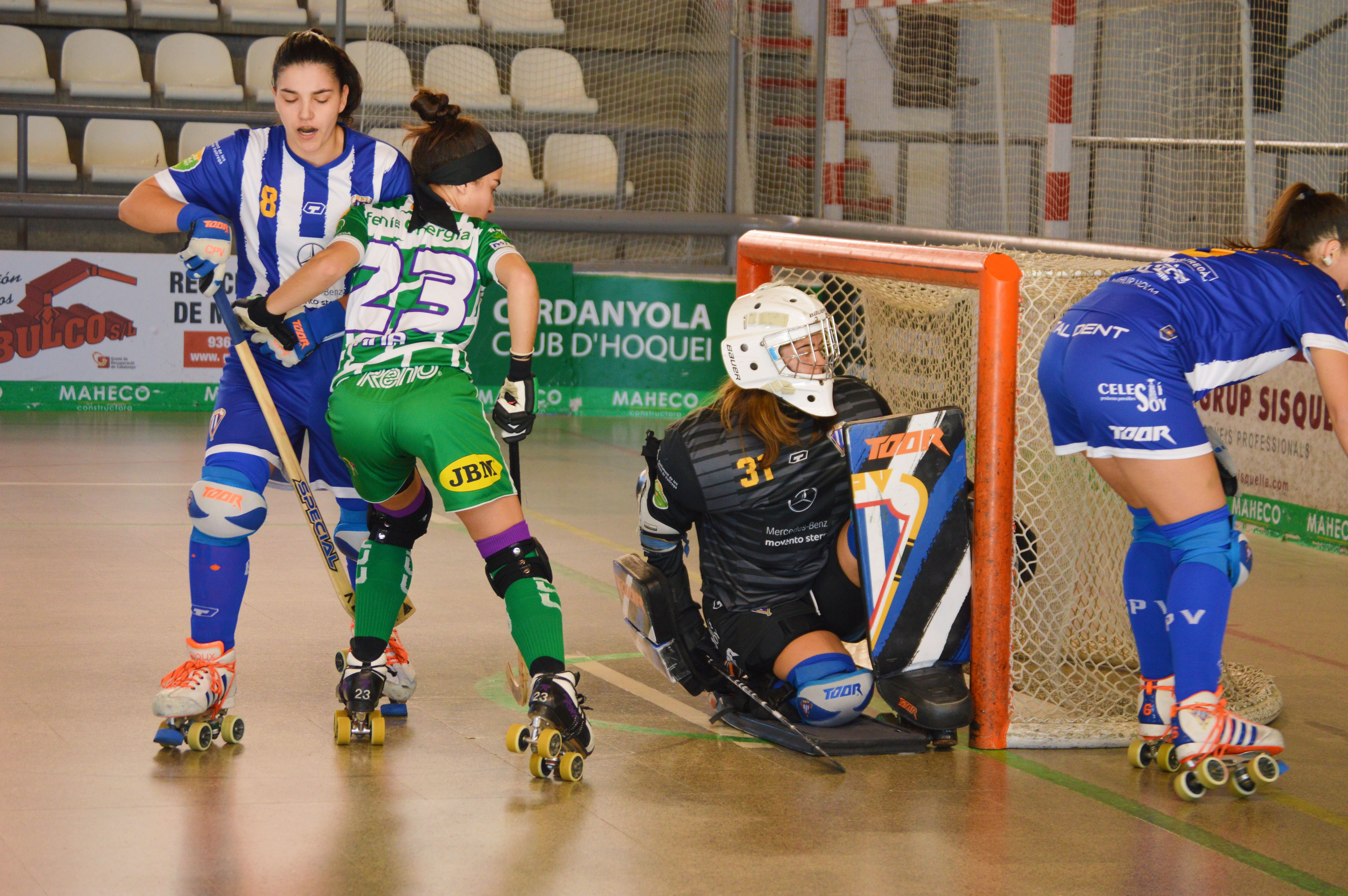 El Cerdanyola Club d'Hoquei en un partit d'Ok Liga a Can Xarau. FOTO: Nora MO