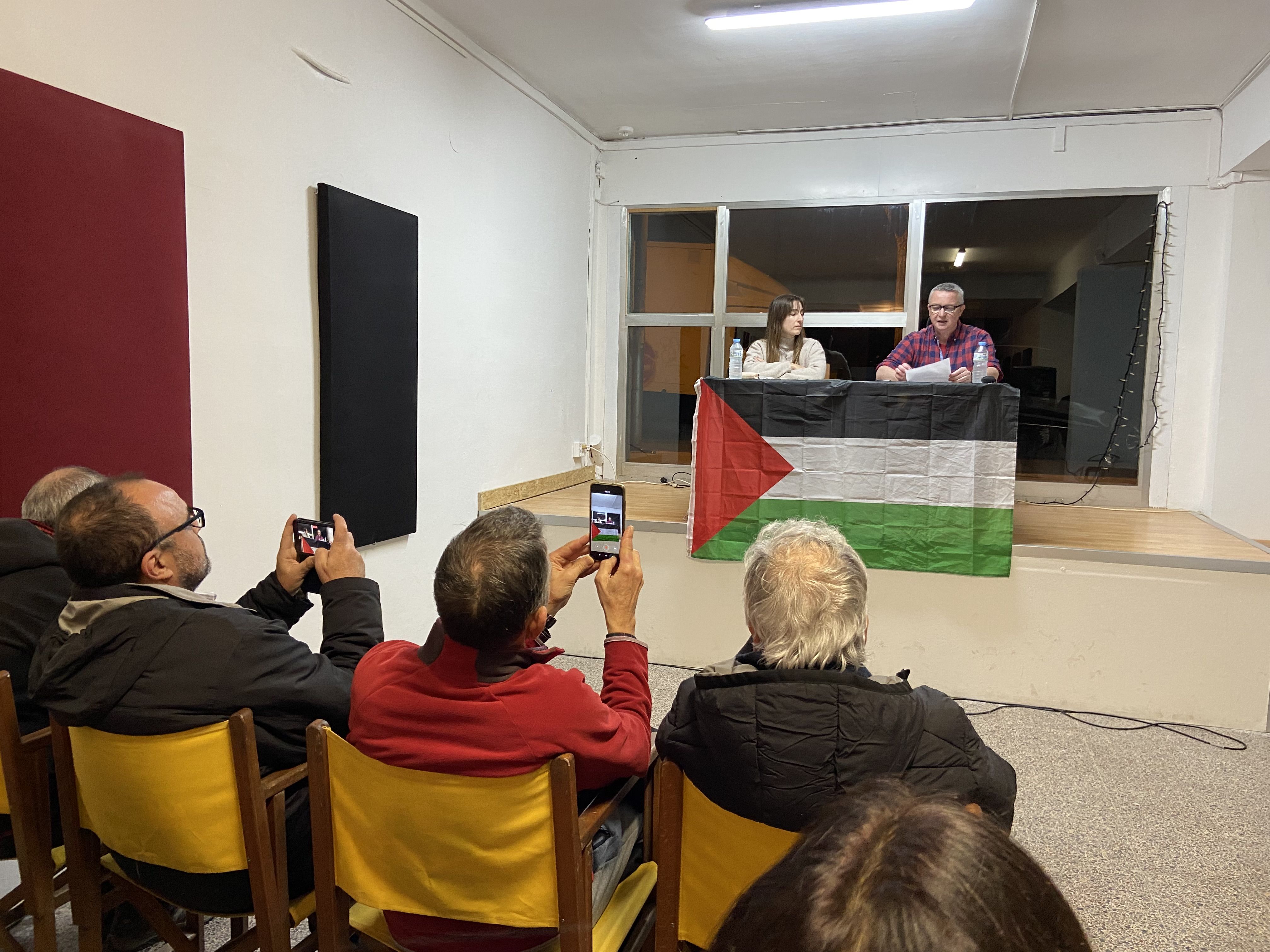 Inauguració de l'exposició fotogràfica "El setge de Palestina". FOTO: Nora MO Inauguració de l'exposició fotogràfica "El setge de Palestina". FOTO: Nora MO