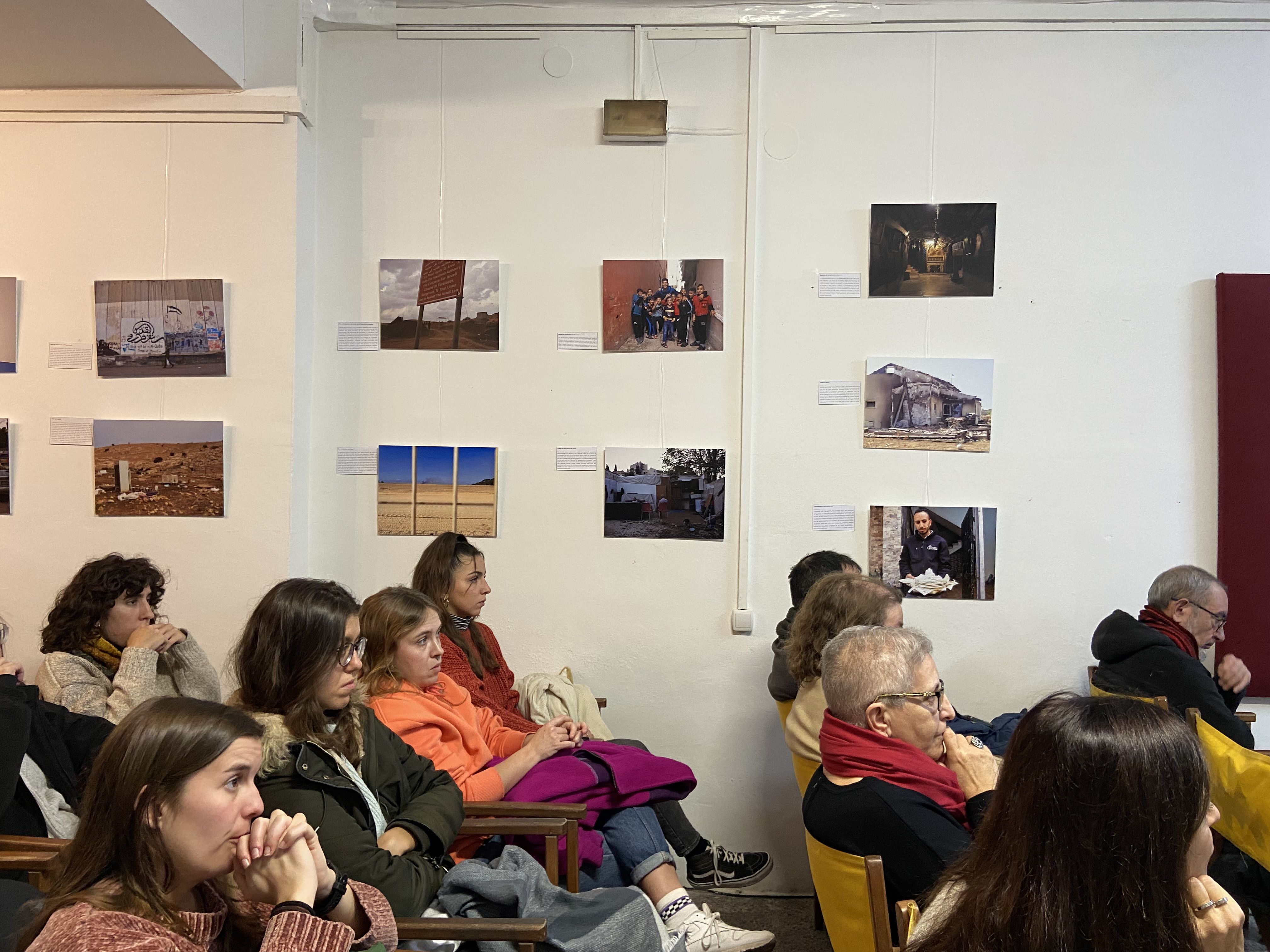 Inauguració de l'exposició fotogràfica "El setge de Palestina". FOTO: Nora MO Inauguració de l'exposició fotogràfica "El setge de Palestina". FOTO: Nora MO