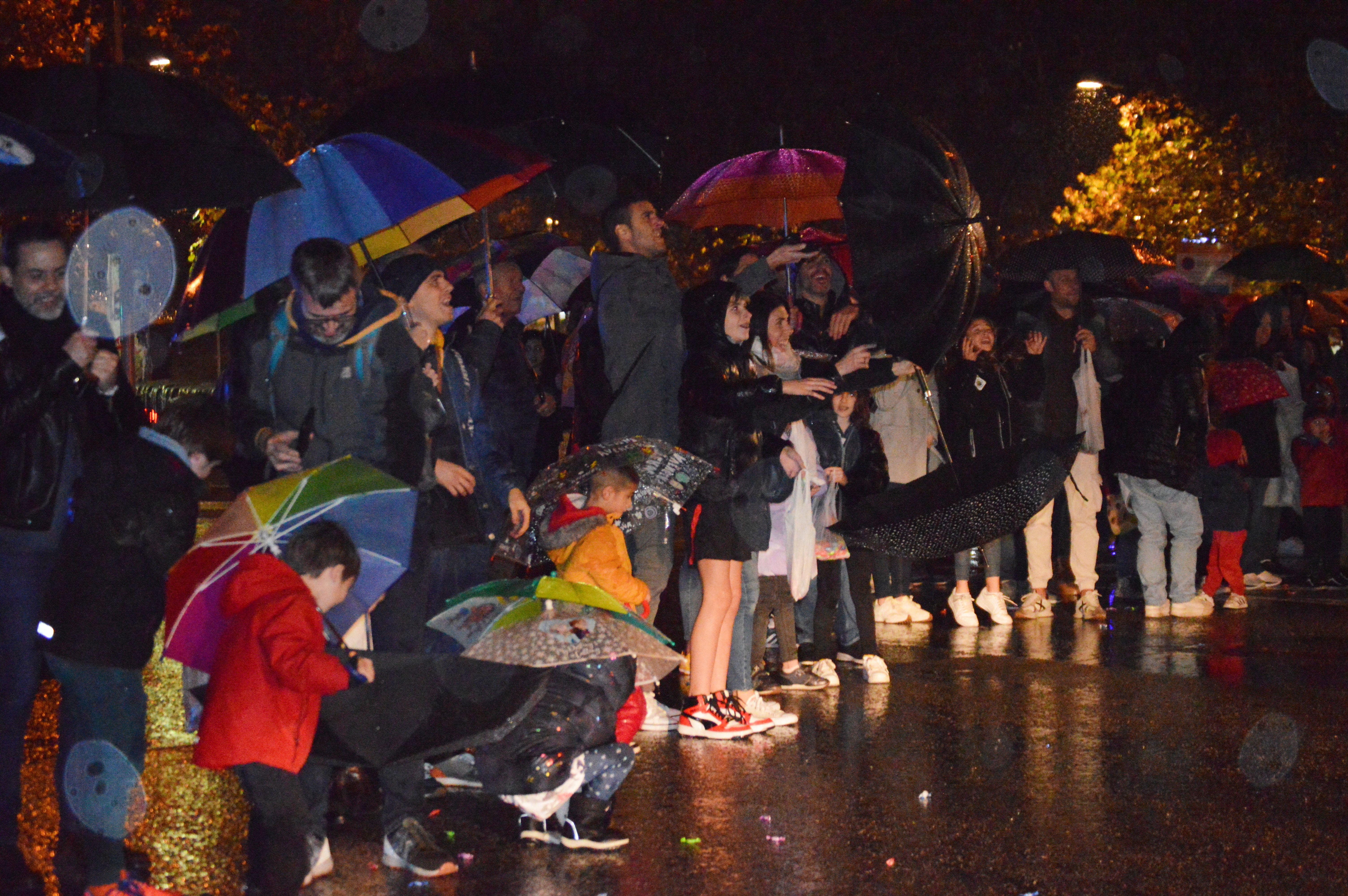 La pluja no ha aturat la Cavalcada de Reis de 2024. FOTO: Nora MO