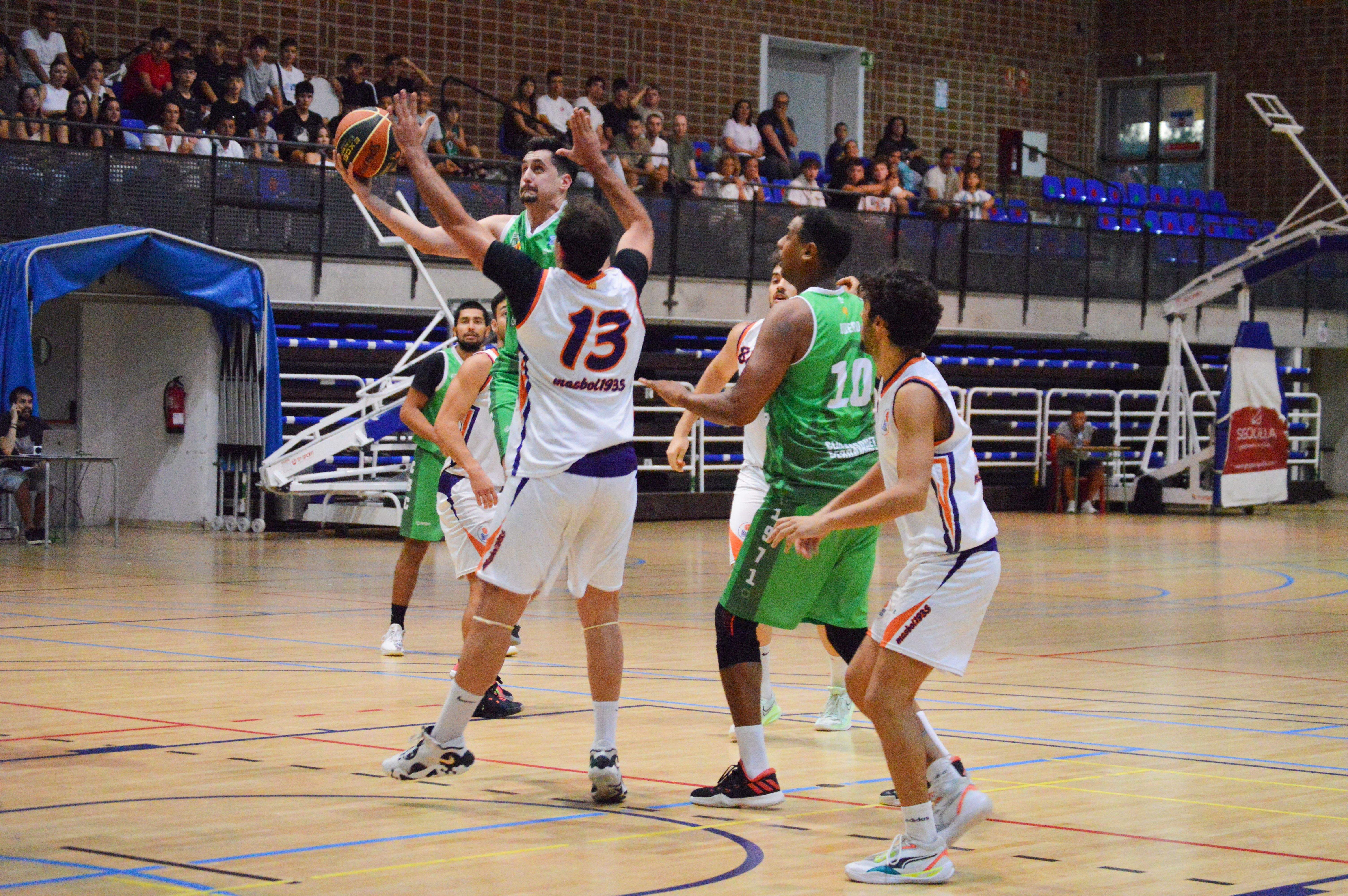 El Club Bàsquet Cerdanyola en un partit de Super Copa Masculina. FOTO: Nora MO